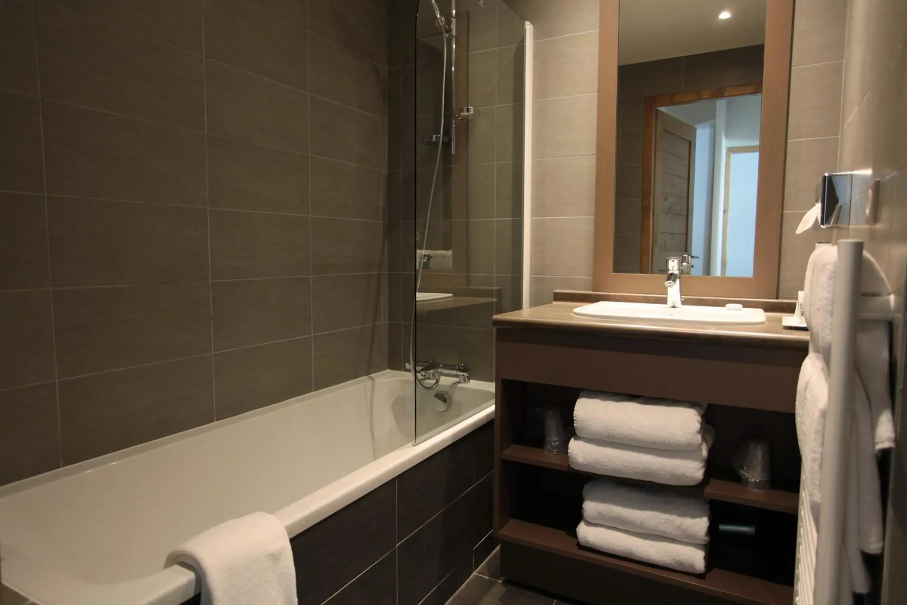 Two-Bedroom Village Apartment (6 People) in Résidence Le Chalet du Mont Vallon Two-Bedroom Village Apartment (6 People) in Résidence Le Chalet du Mont Vallon