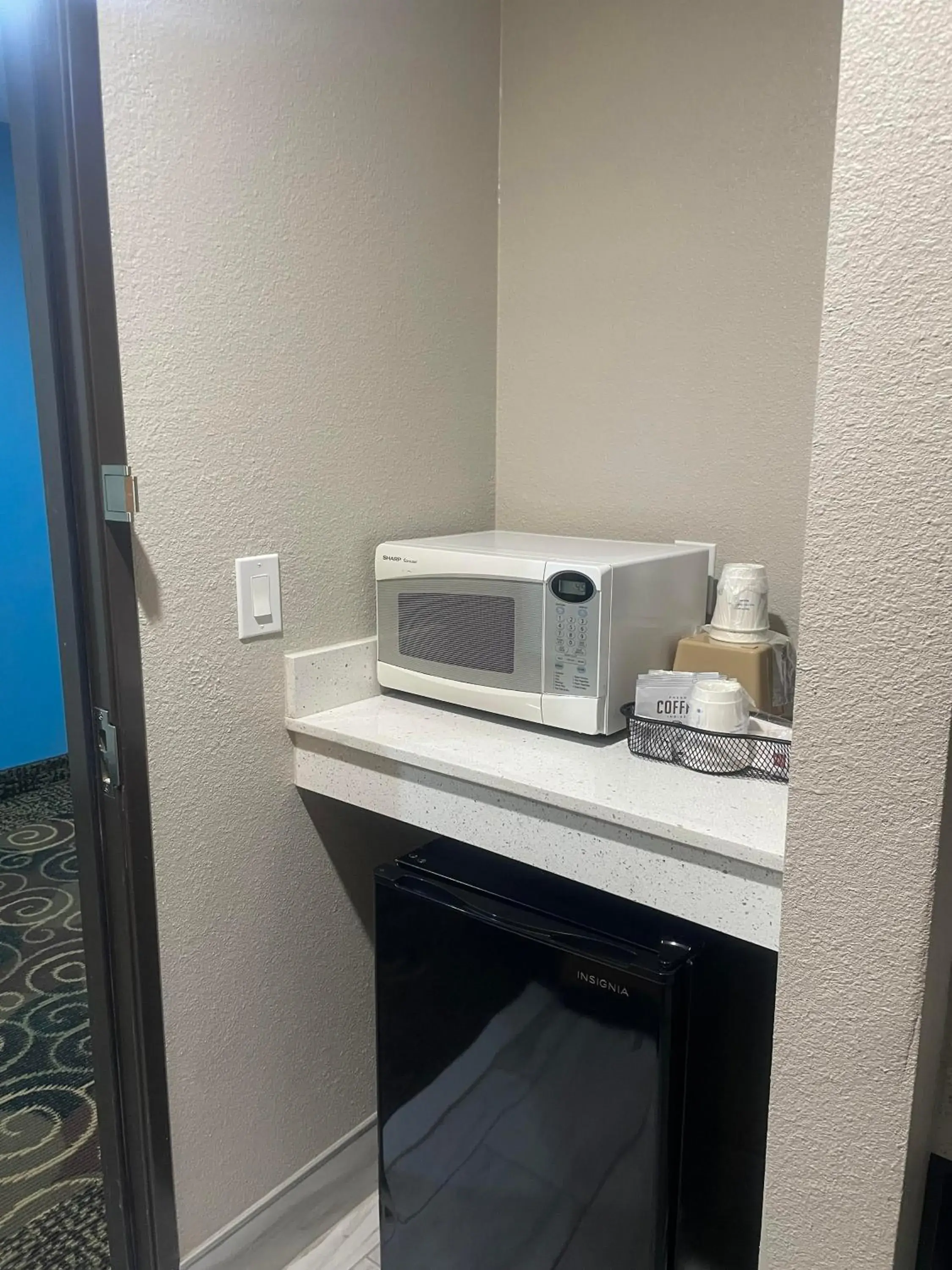 King Room with Roll-In Shower - Mobility Access/Non-Smoking in Days Inn by Wyndham Childress King Room with Roll-In Shower - Mobility Access/Non-Smoking in Days Inn by Wyndham Childress