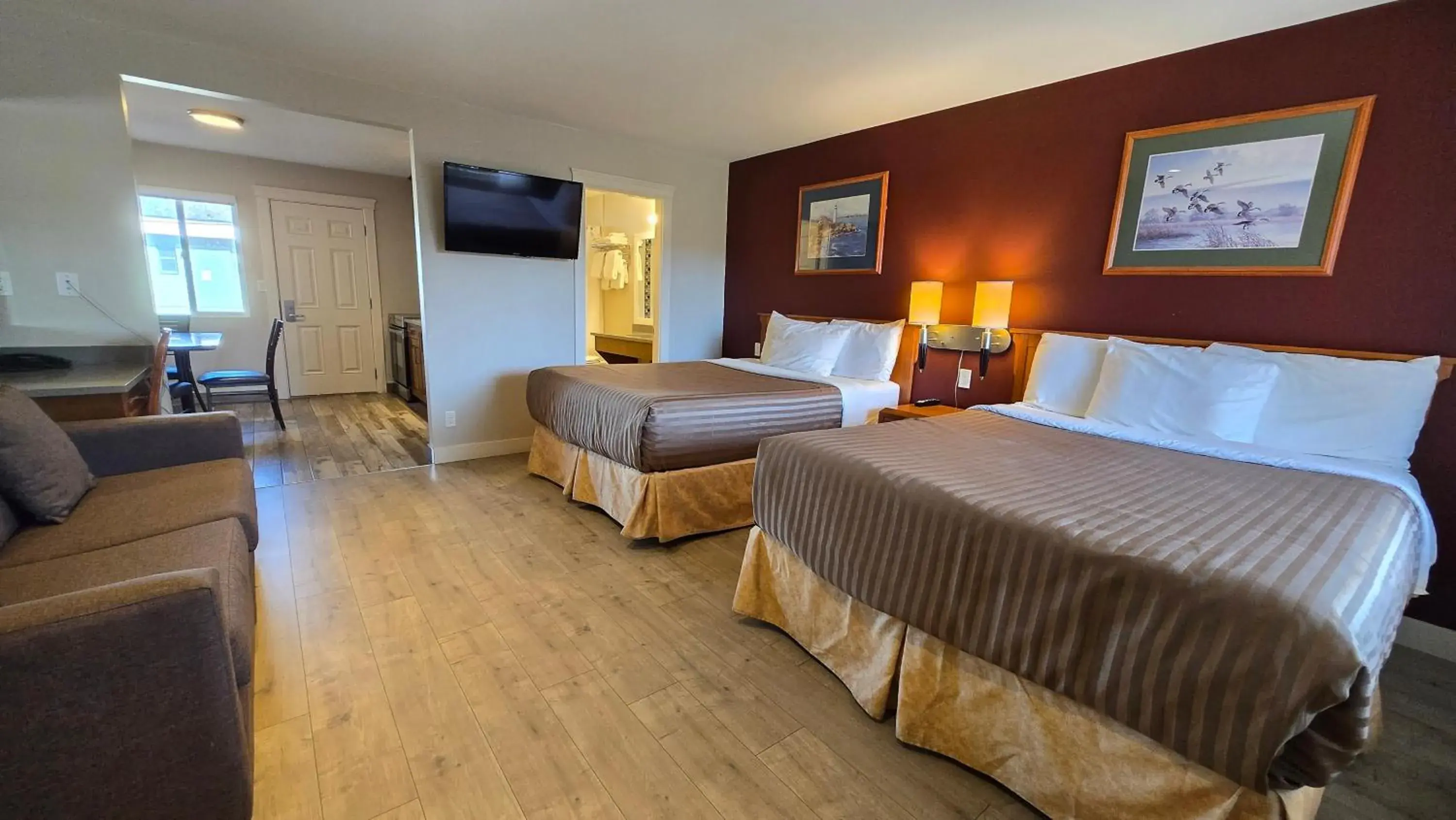 Superior Queen Room with Two Queen Beds and Sofa Bed in Sahara Courtyard Inn & Suites Osoyoos Superior Queen Room with Two Queen Beds and Sofa Bed in Sahara Courtyard Inn & Suites Osoyoos