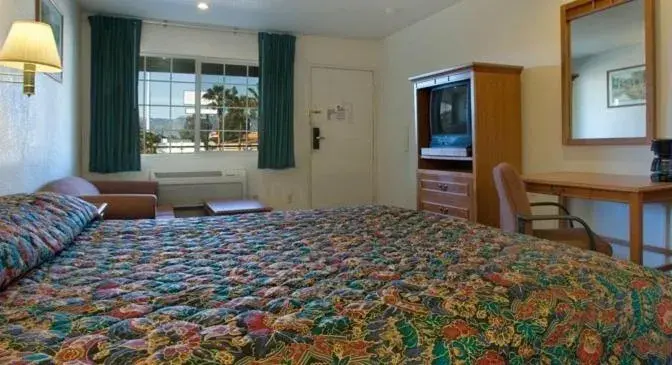 King Suite with Spa Bath - Smoking in Orange Show Inn King Suite with Spa Bath - Smoking in Orange Show Inn