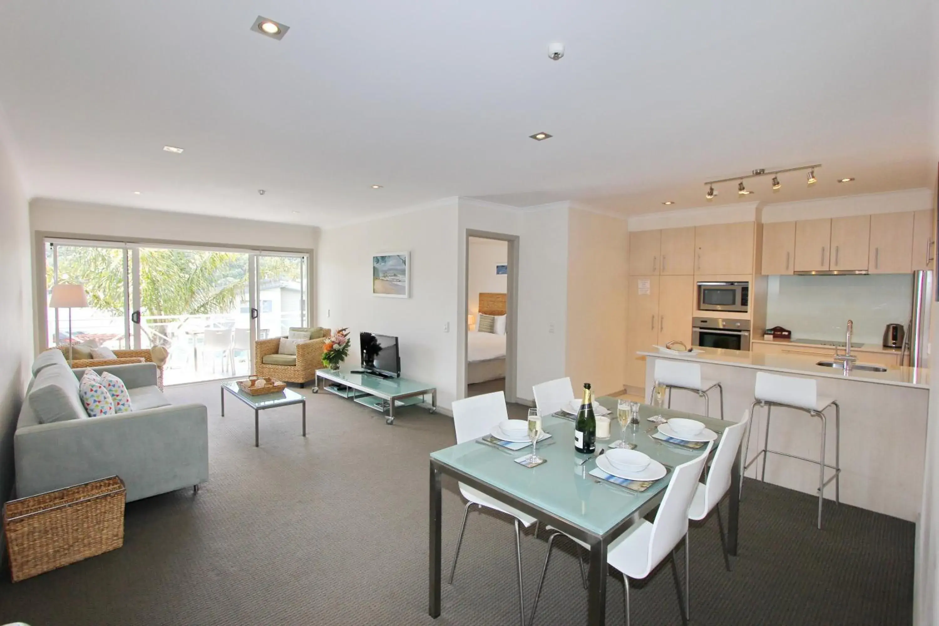 Two-Bedroom Apartment with Water View in Crow's Nest Apartments Two-Bedroom Apartment with Water View in Crow's Nest Apartments