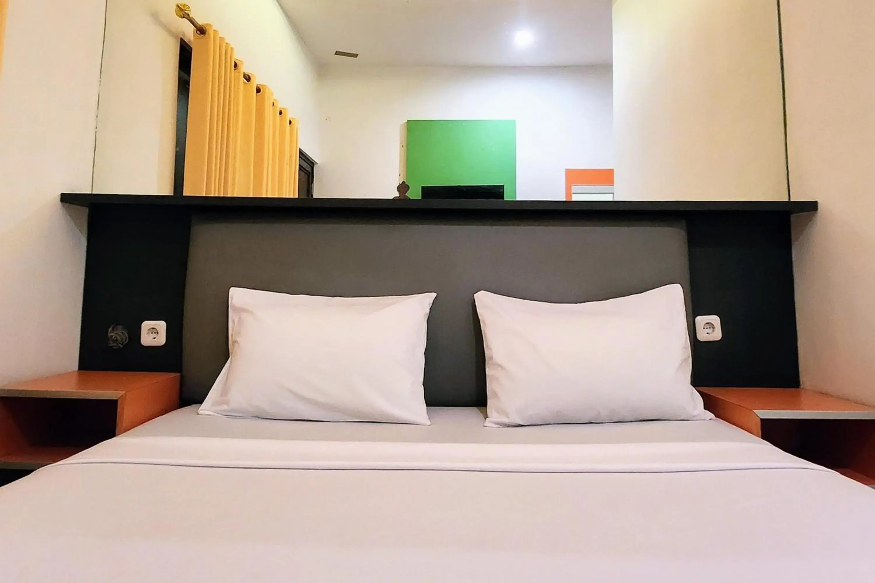 Deluxe Room in Jambrut Inn Deluxe Room in Jambrut Inn