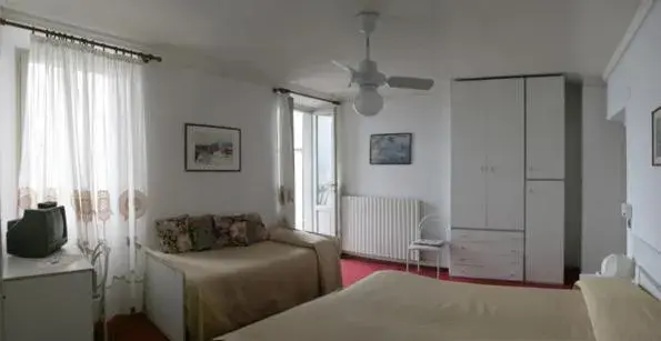 Triple Room in Lago Maggiore Triple Room in Lago Maggiore