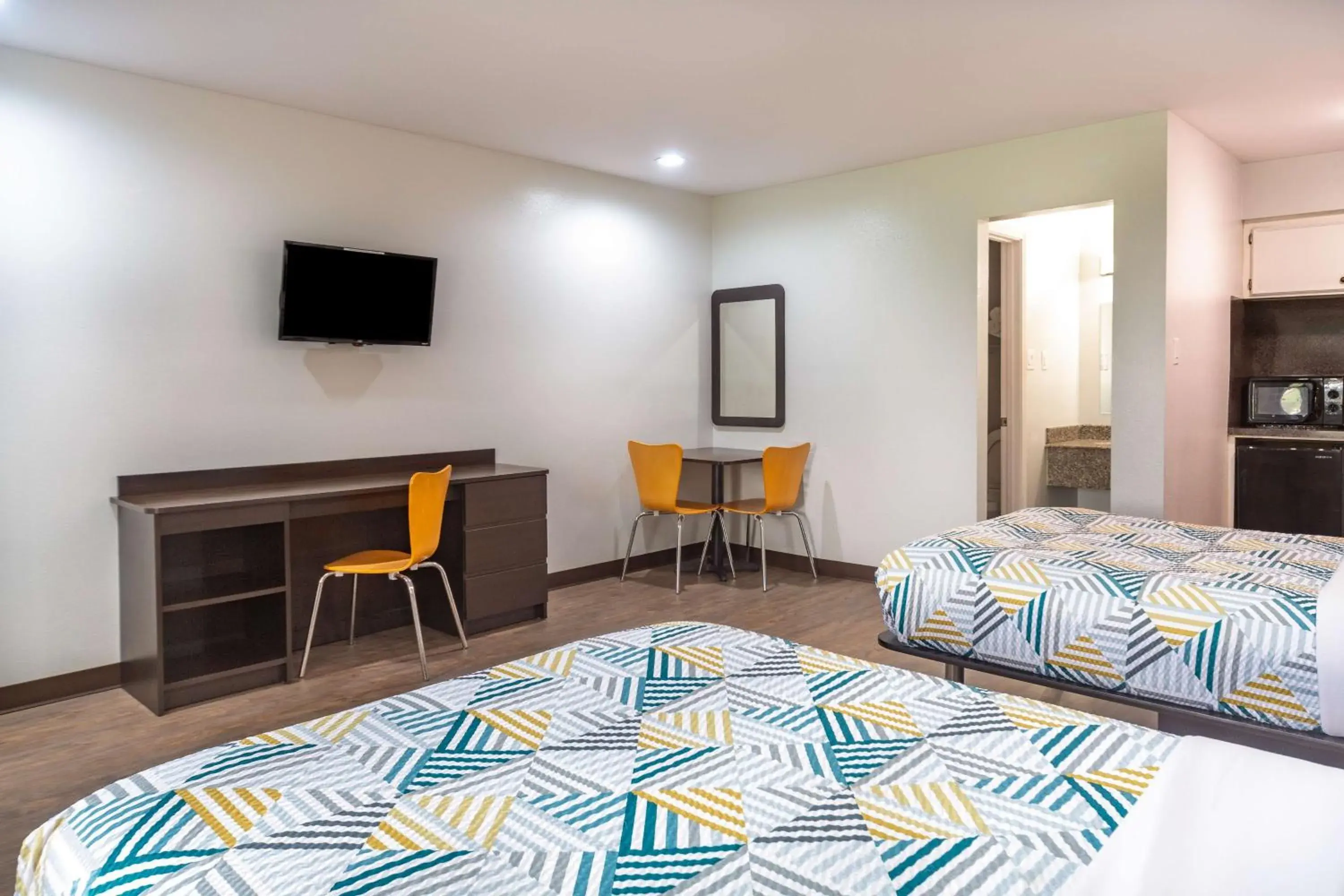 Quadruple Room - Disability Access - Roll in Shower in Motel 6-Livingston, TX Quadruple Room - Disability Access - Roll in Shower in Motel 6-Livingston, TX