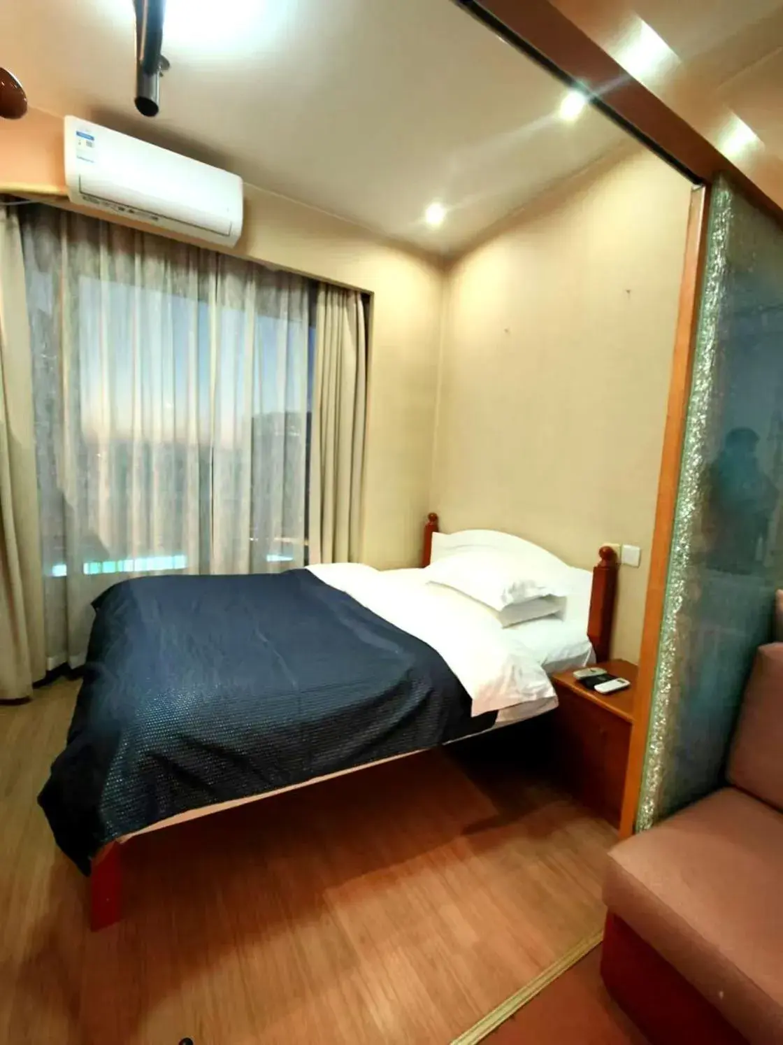 Business Suite in Xinshikong Apartments- Abest Zhongshan Park No.1 Business Suite in Xinshikong Apartments- Abest Zhongshan Park No.1
