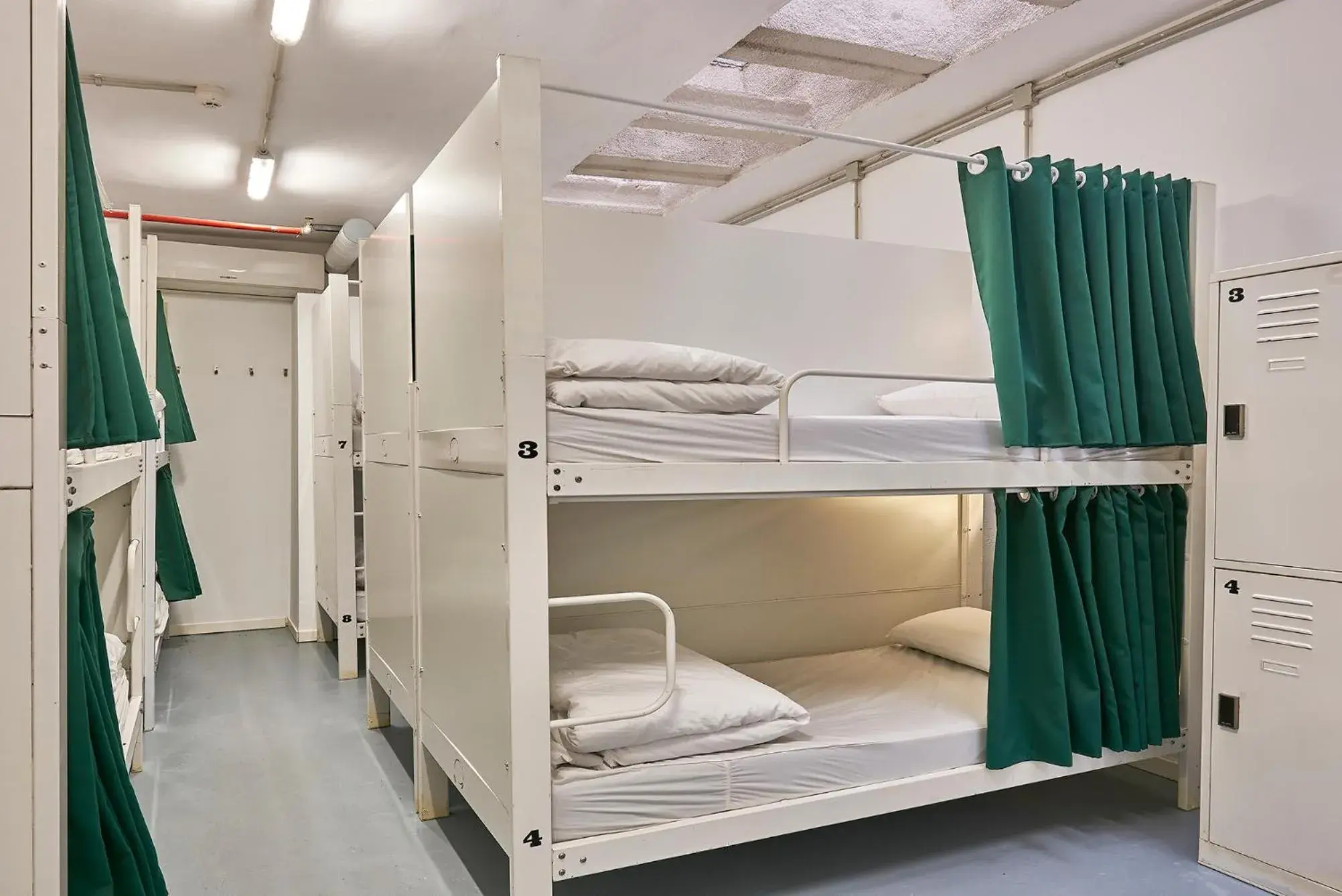 Bed in 11-Bed Mixed Dormitory Room in Hola Hostal Collblanc Bed in 11-Bed Mixed Dormitory Room in Hola Hostal Collblanc