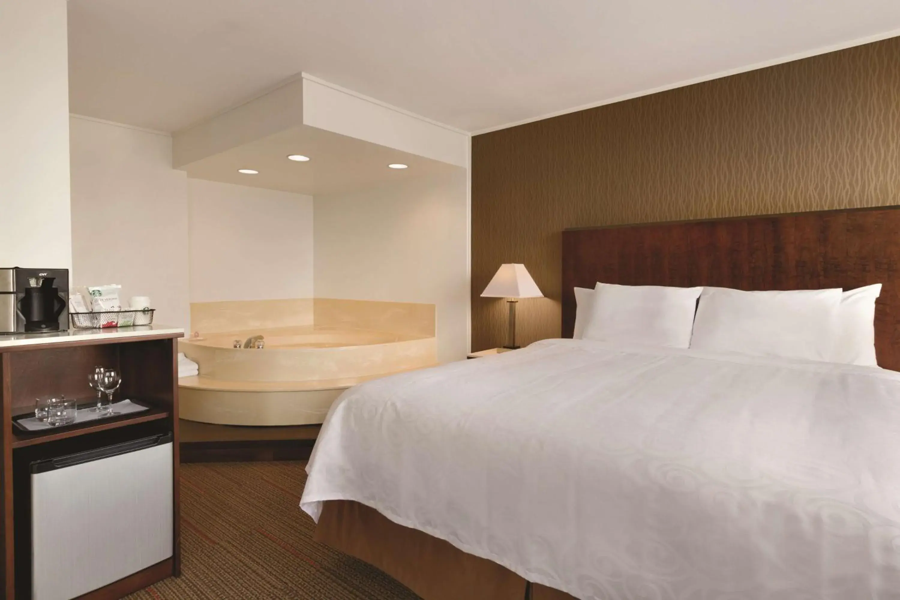 Coast Premium - King Suite with Jetted Tub in Coast Discovery Inn Coast Premium - King Suite with Jetted Tub in Coast Discovery Inn