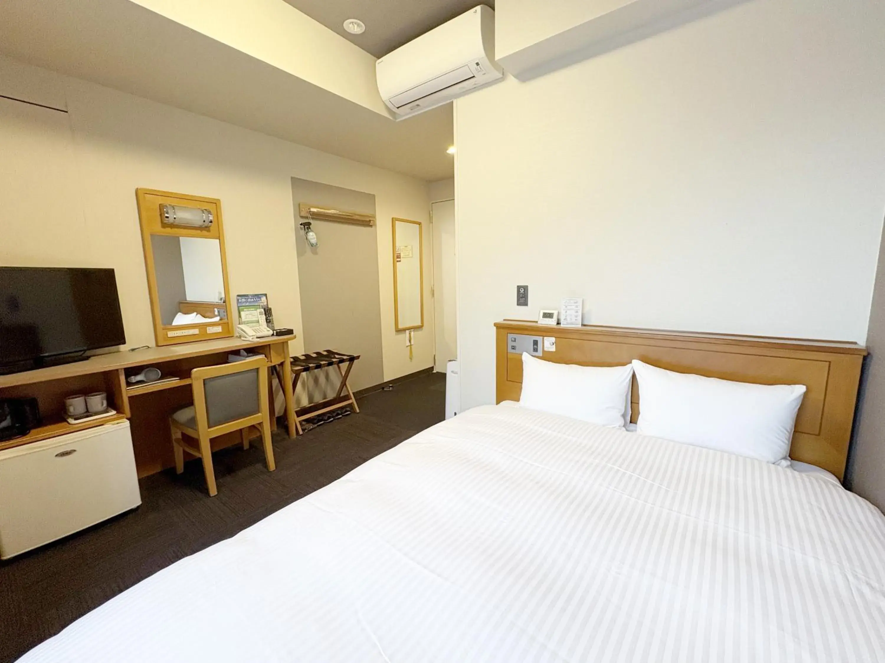 Standard Double Room - single occupancy - Non-Smoking in Hotel Route-Inn Nago Standard Double Room - single occupancy - Non-Smoking in Hotel Route-Inn Nago