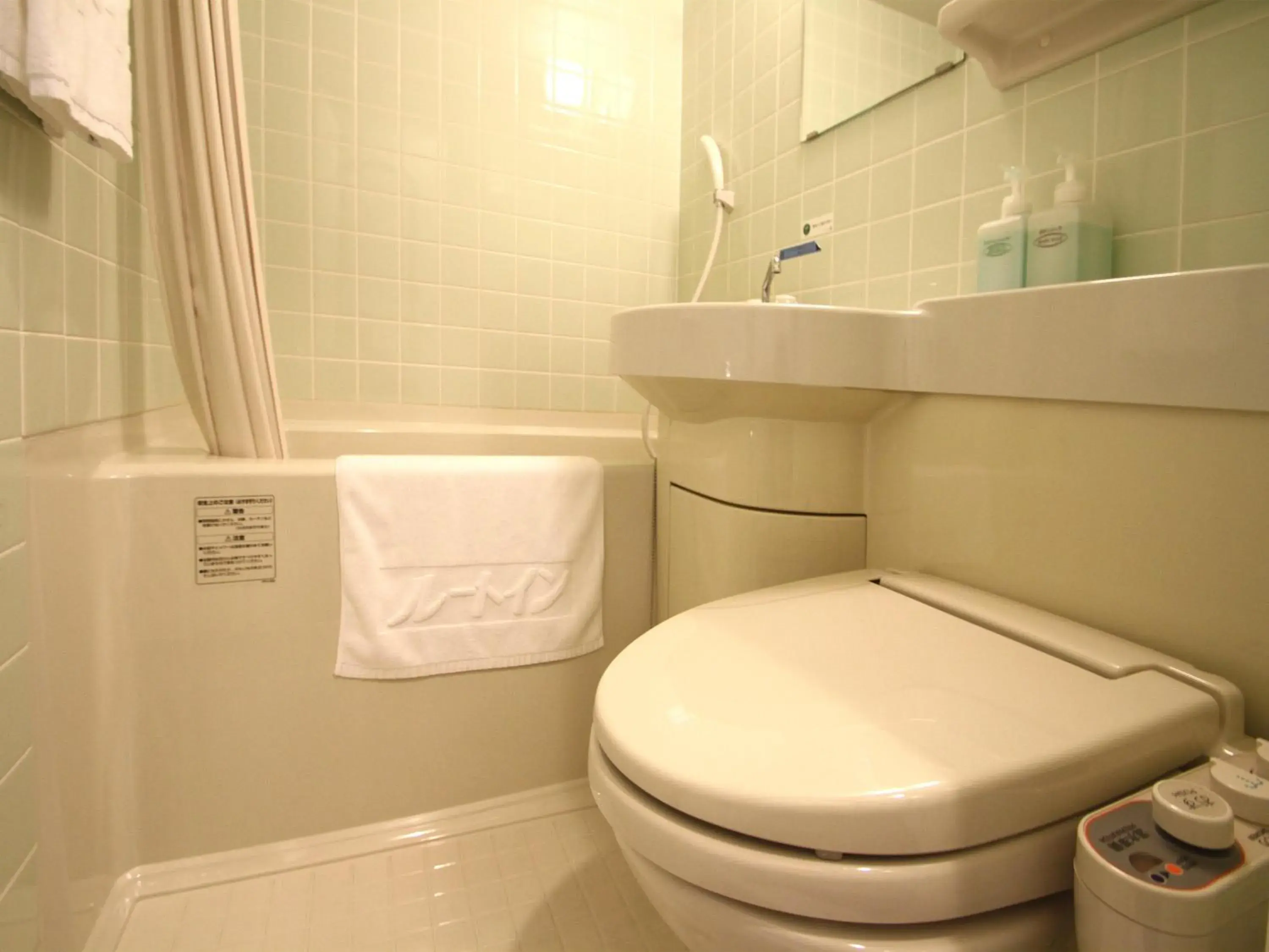 Standard Twin Room - Non-Smoking in Hotel Route-Inn Nago Standard Twin Room - Non-Smoking in Hotel Route-Inn Nago