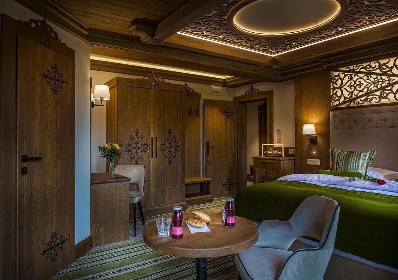 Two-Bedroom Family Suite with Balcony in Grand Hotel**** Bachledka Strachan Two-Bedroom Family Suite with Balcony in Grand Hotel**** Bachledka Strachan