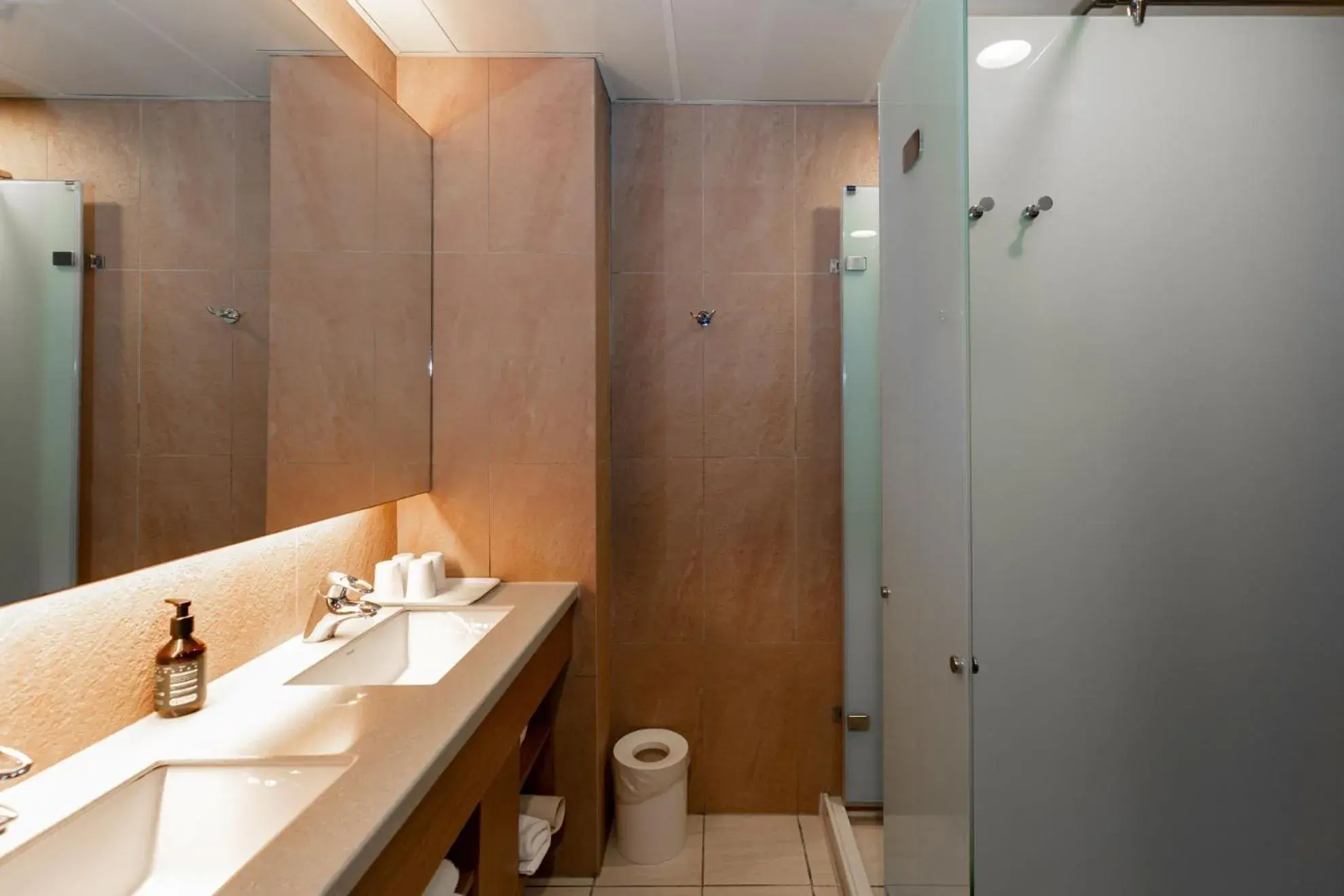 Congo Twin Room with Greenery View plus Theme Park Tickets in Leofoo Resort Guanshi Congo Twin Room with Greenery View plus Theme Park Tickets in Leofoo Resort Guanshi