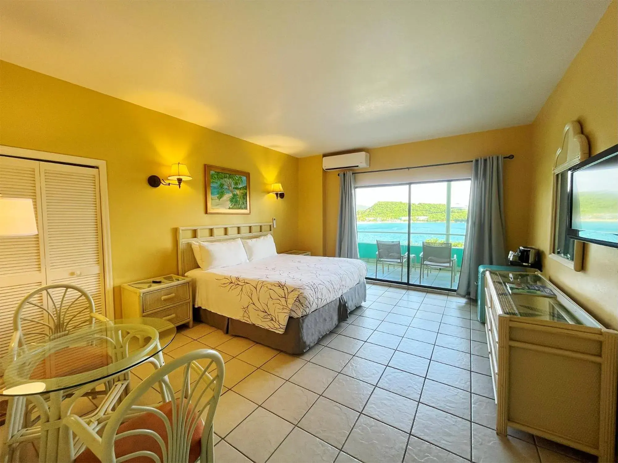 King or Queen Room with Ocean View in Lindbergh Bay Hotel King or Queen Room with Ocean View in Lindbergh Bay Hotel