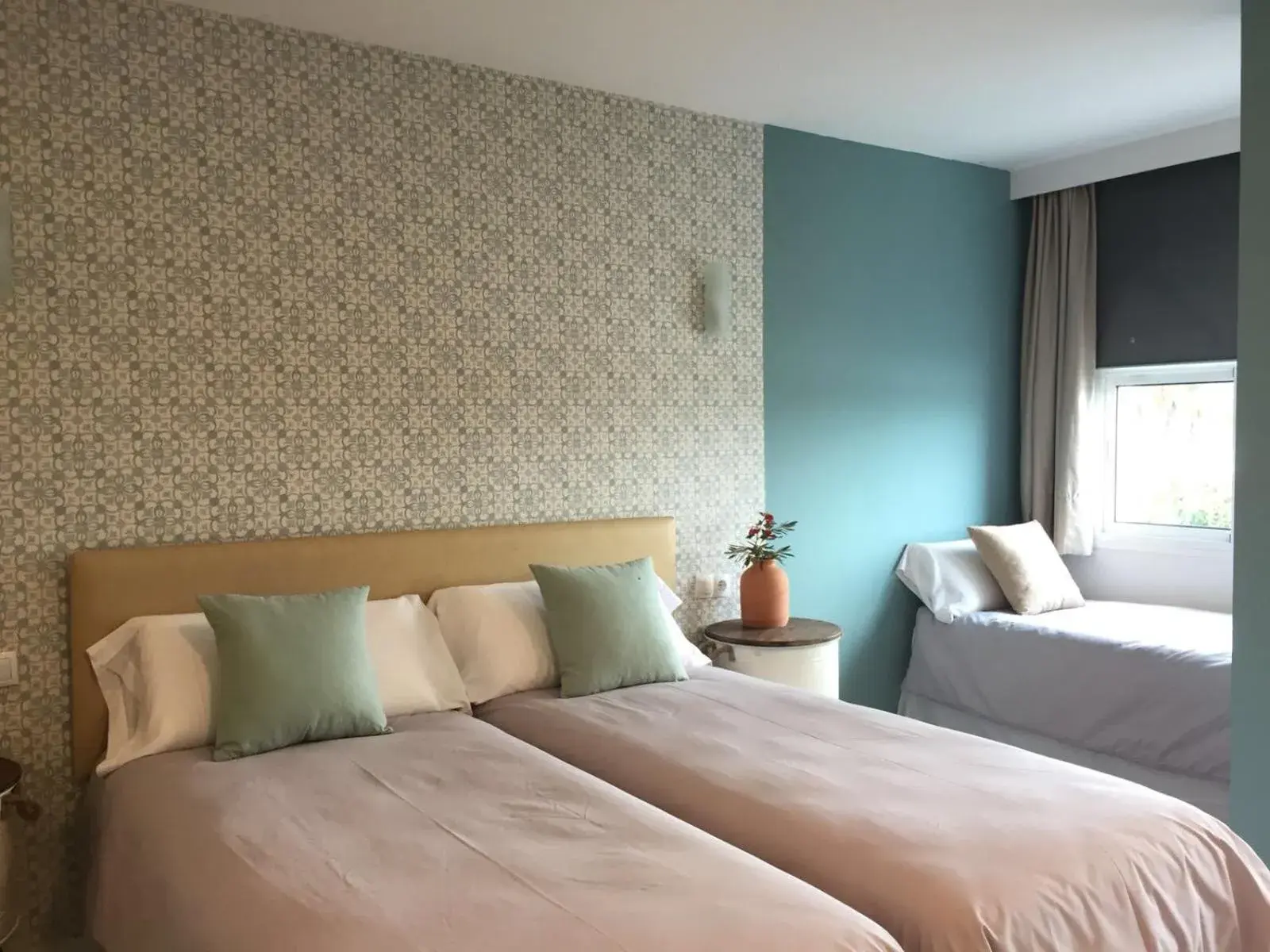 Double Room with Extra Bed in Hotel Nómadas Double Room with Extra Bed in Hotel Nómadas