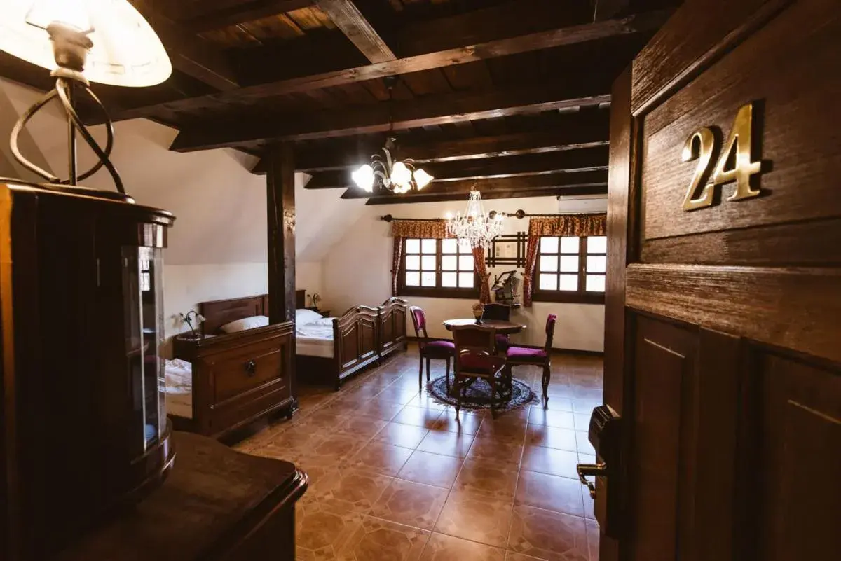 Family Room with Balcony in Hotel Strk Family Room with Balcony in Hotel Strk