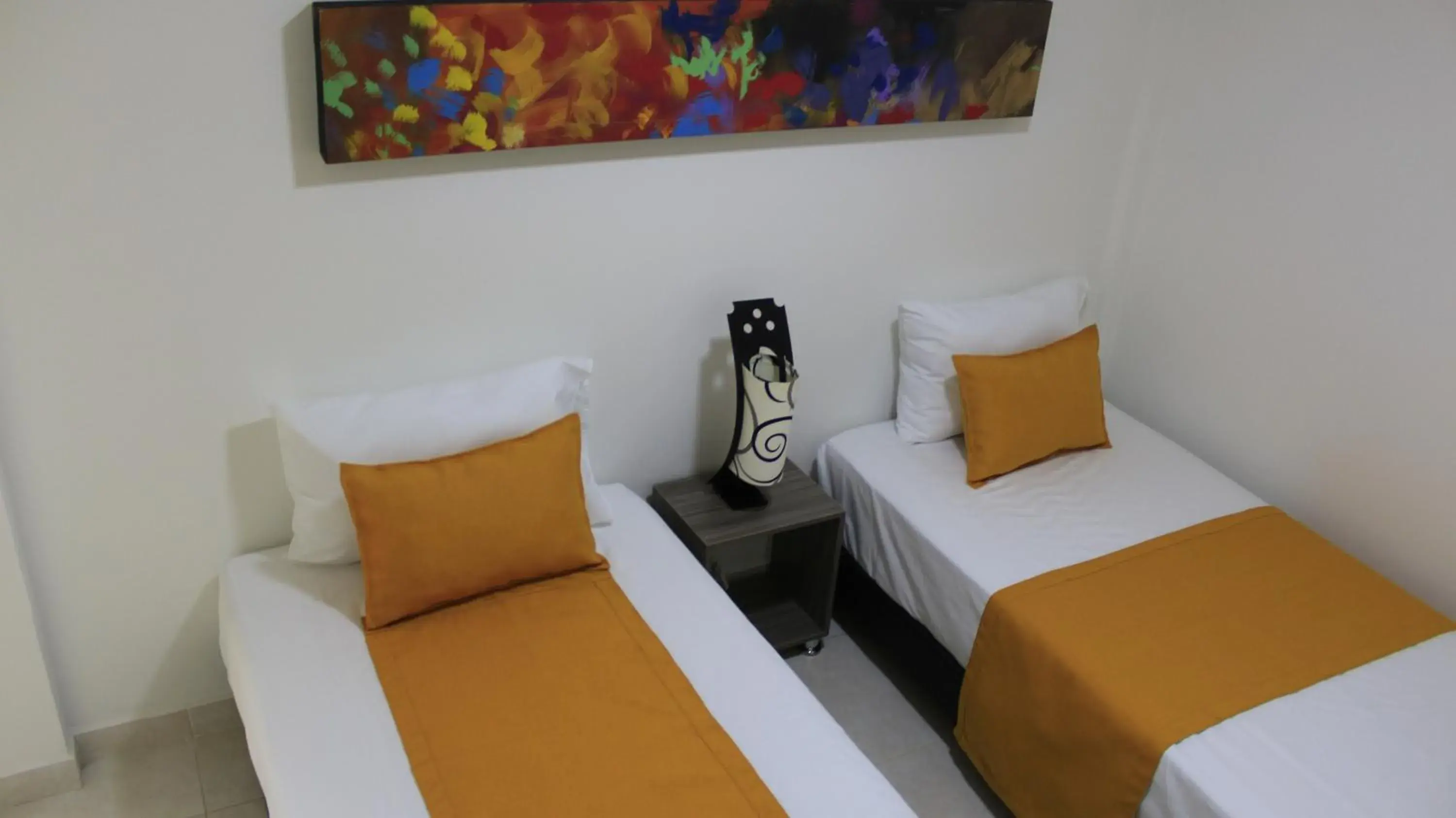 Basic Triple Room in Hotel Pereira 421 Basic Triple Room in Hotel Pereira 421