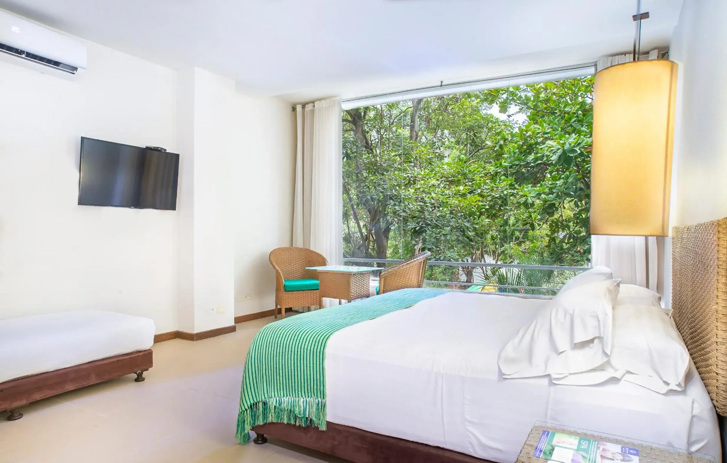 Triple Room in Hotel Santorini Resort Triple Room in Hotel Santorini Resort