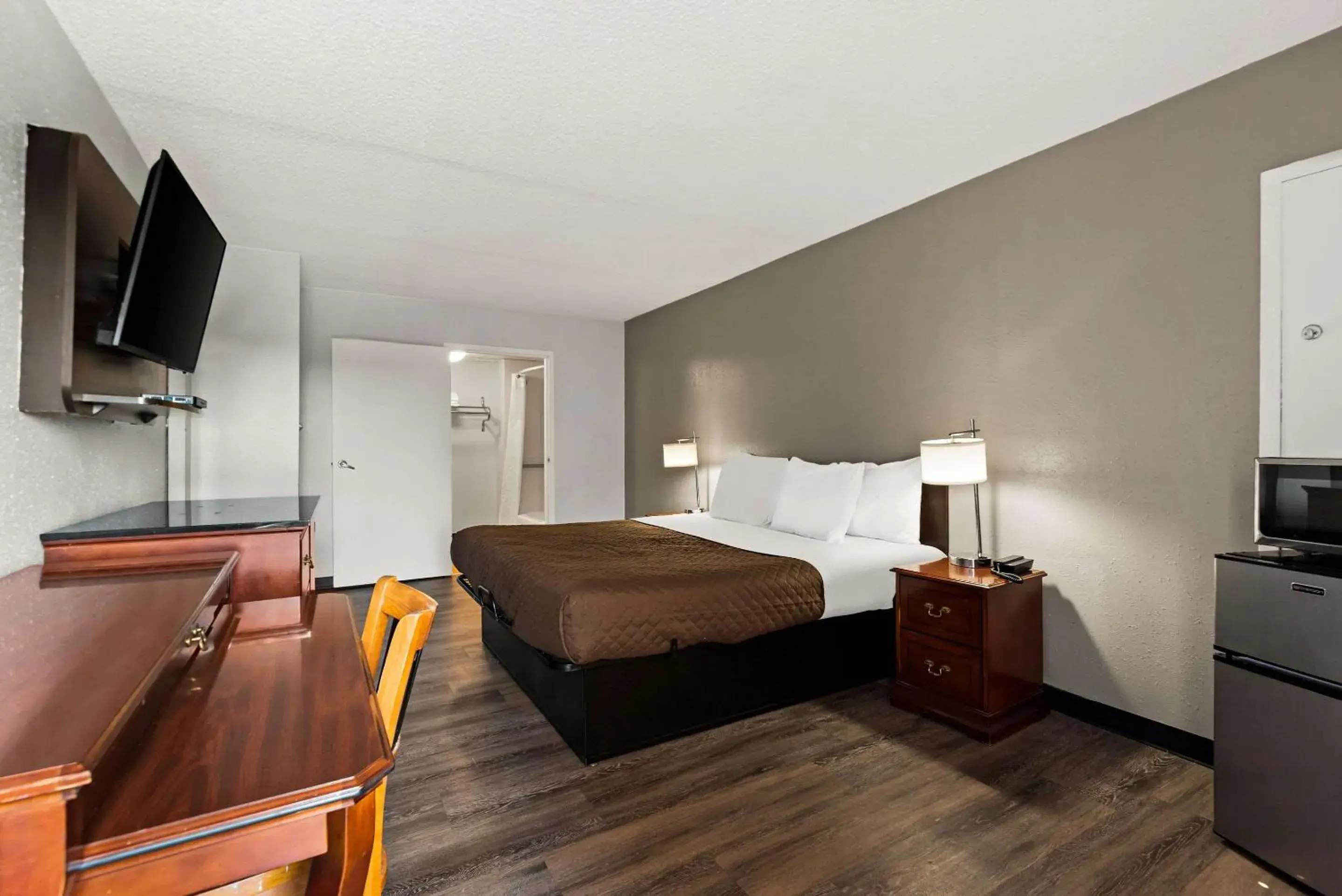 King Room - Non-Smoking in Rodeway Inn King Room - Non-Smoking in Rodeway Inn