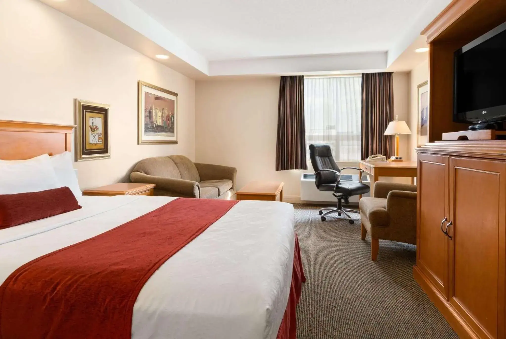 Standard Queen Room with Sofa Bed in Travelodge by Wyndham Spruce Grove Standard Queen Room with Sofa Bed in Travelodge by Wyndham Spruce Grove