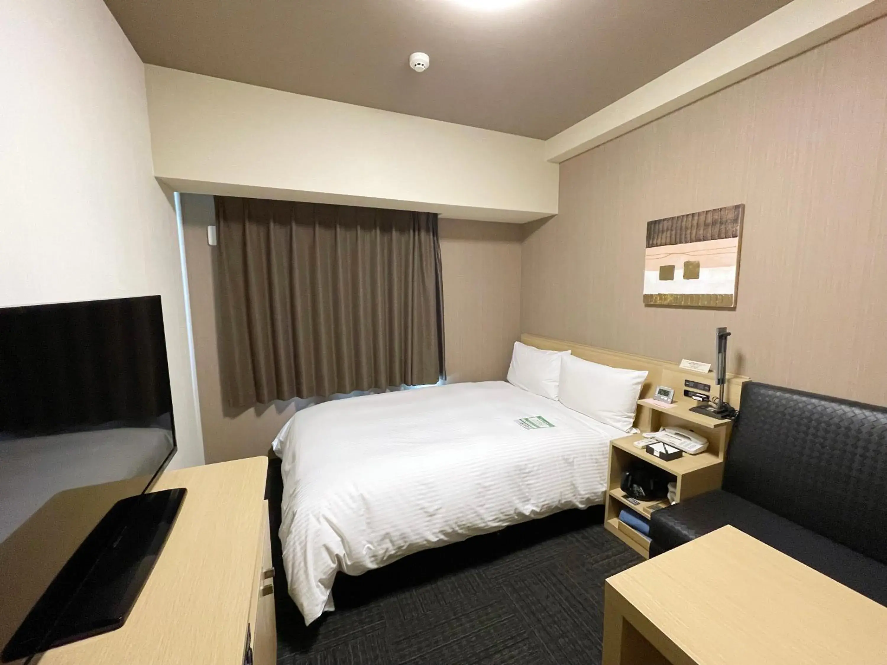 Standard Double Room with Small Double Bed - Smoking in HOTEL ROUTE-INN Osaka Takaishi -Hagoromo Ekimae- Standard Double Room with Small Double Bed - Smoking in HOTEL ROUTE-INN Osaka Takaishi -Hagoromo Ekimae-