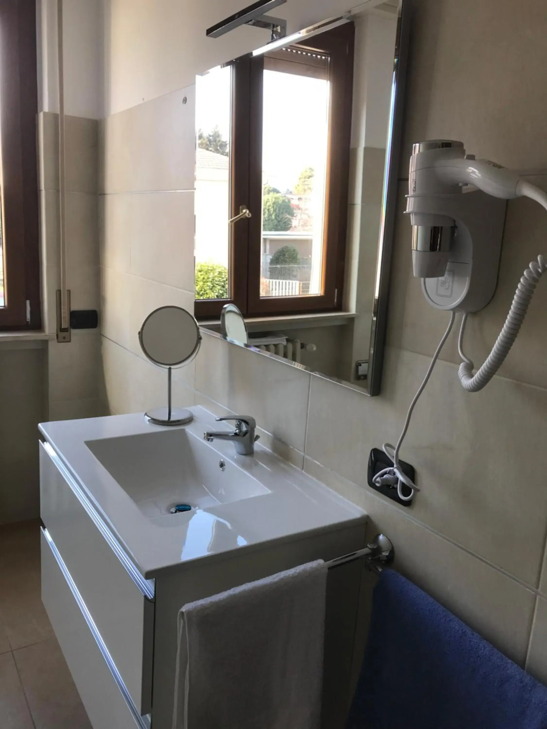 Double Room with Balcony in Color House Malpensa B&B Double Room with Balcony in Color House Malpensa B&B