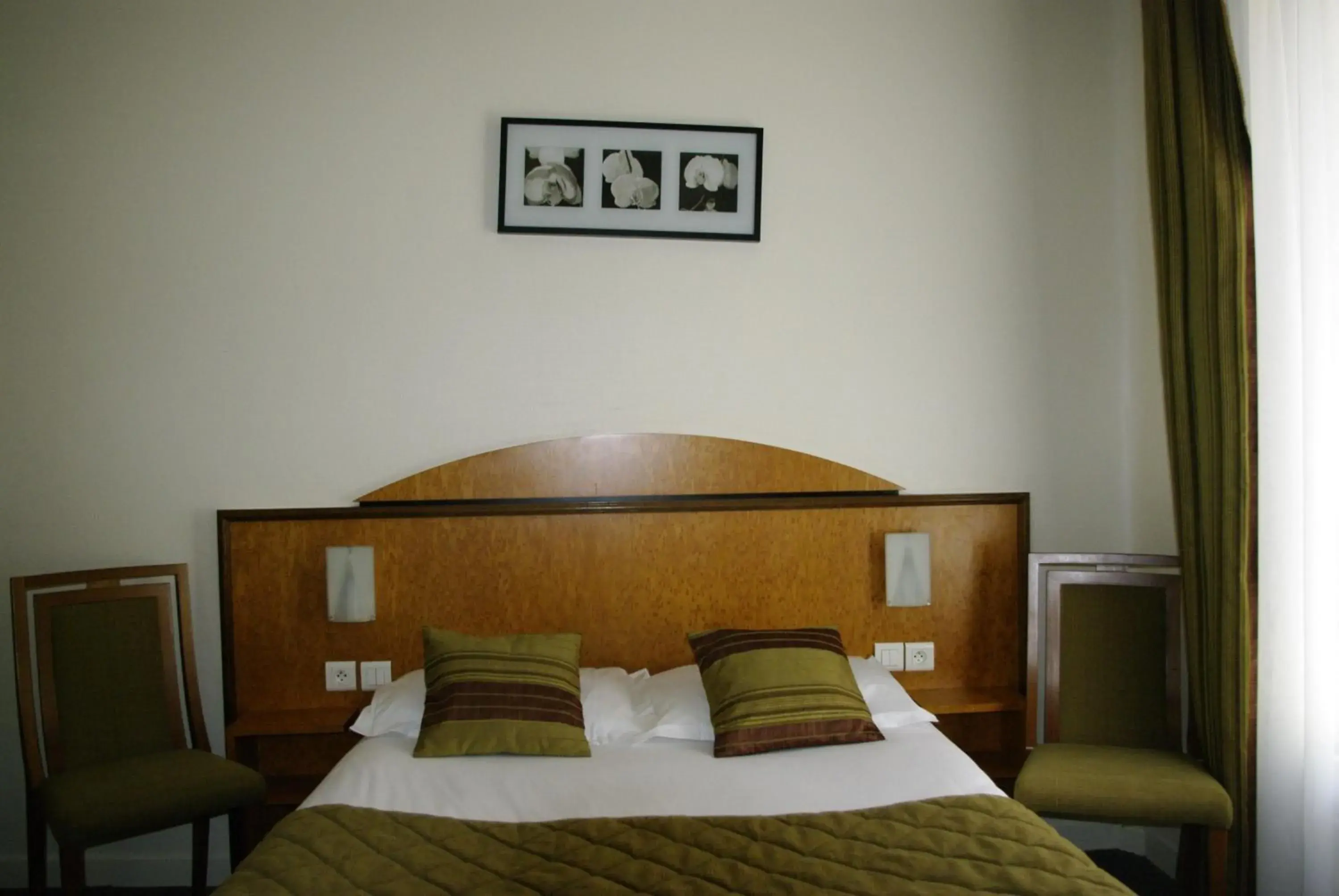 Standard Double Room in Hôtel Crystal Reims Centre Standard Double Room in Hôtel Crystal Reims Centre