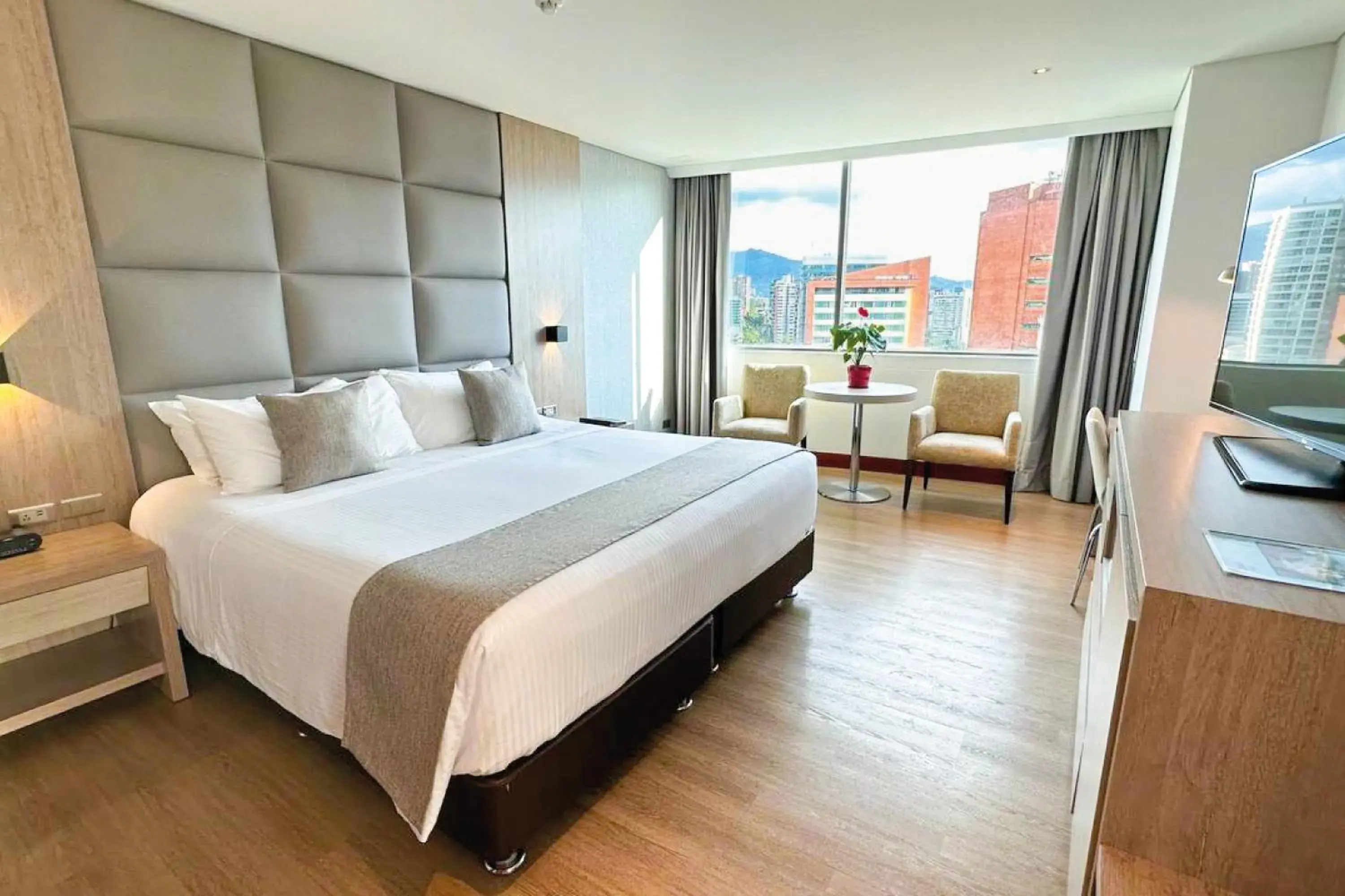 Suite with Balcony - single occupancy in Hotel San Fernando Plaza Suite with Balcony - single occupancy in Hotel San Fernando Plaza