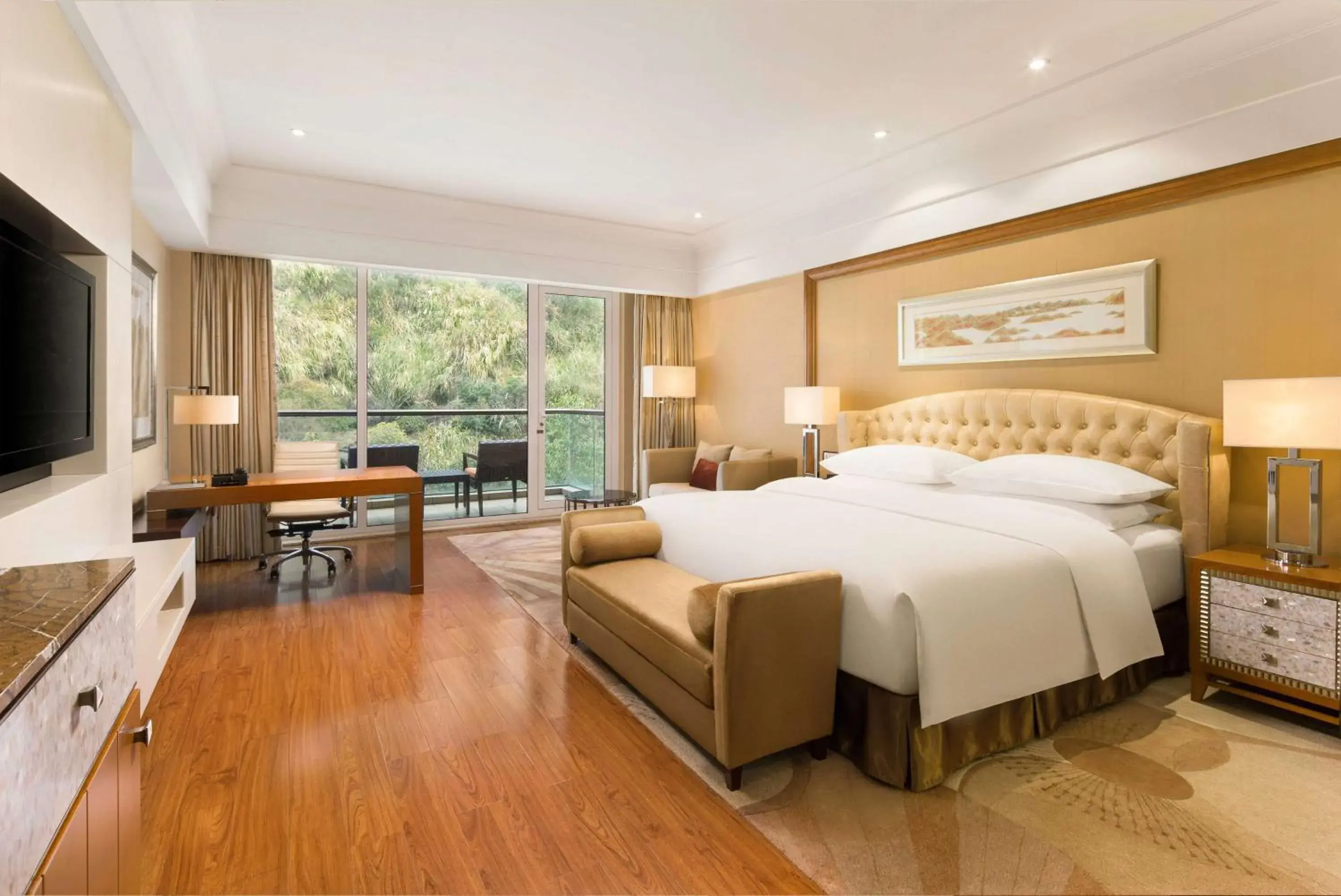 Deluxe King Room in Hilton Hangzhou Qiandao Lake Resort Deluxe King Room in Hilton Hangzhou Qiandao Lake Resort