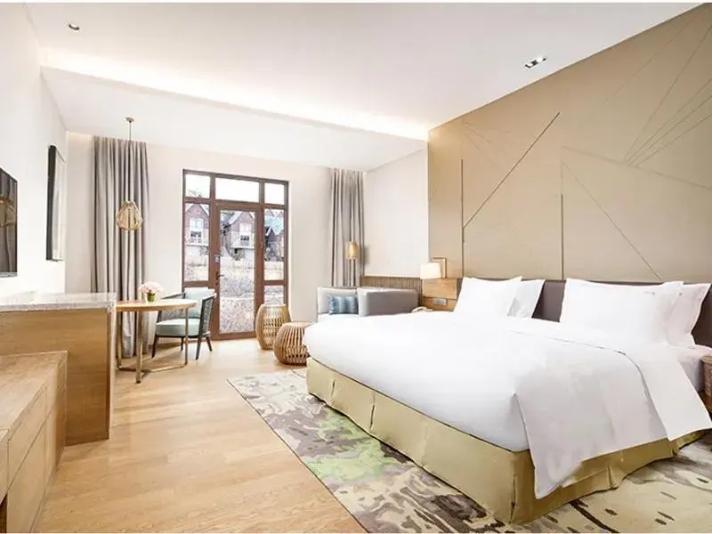 Standard King Room in Holiday Inn Resort Zhangjiakou Chongli, an IHG Hotel Standard King Room in Holiday Inn Resort Zhangjiakou Chongli, an IHG Hotel