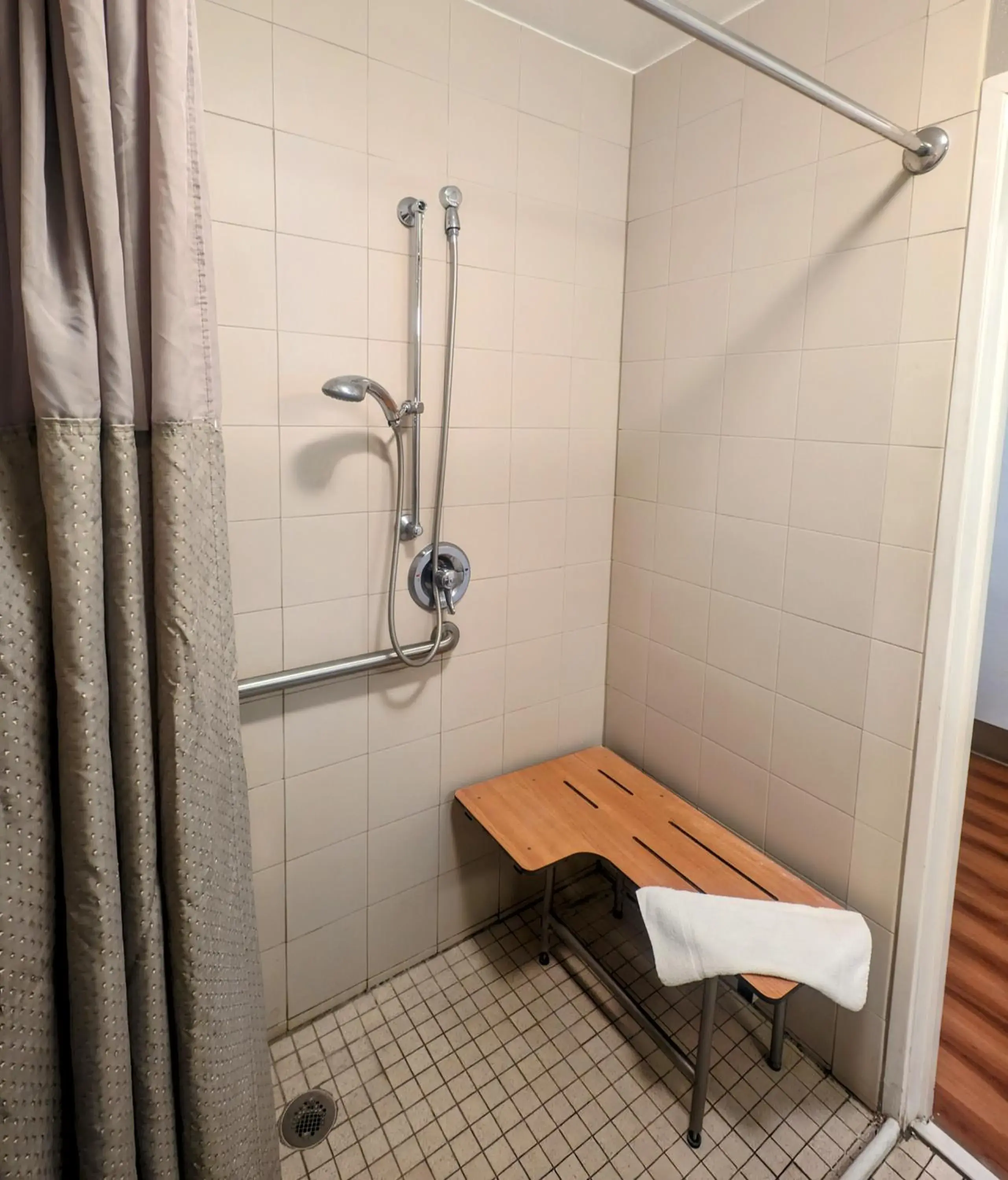 Double Room with Roll-In Shower - Disability Access/Non Smoking/Pet Friendly in Motel 6-Idaho Falls, ID Double Room with Roll-In Shower - Disability Access/Non Smoking/Pet Friendly in Motel 6-Idaho Falls, ID