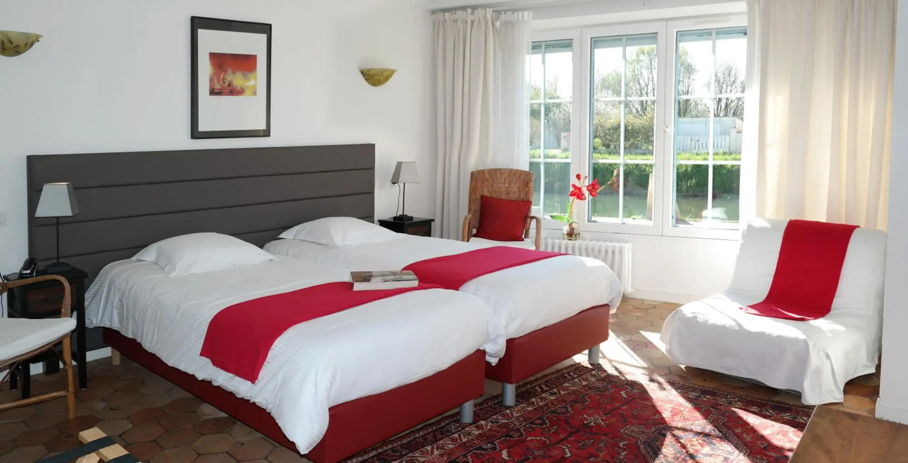 Deluxe Twin Room with River View in Hotel Au Marais Deluxe Twin Room with River View in Hotel Au Marais