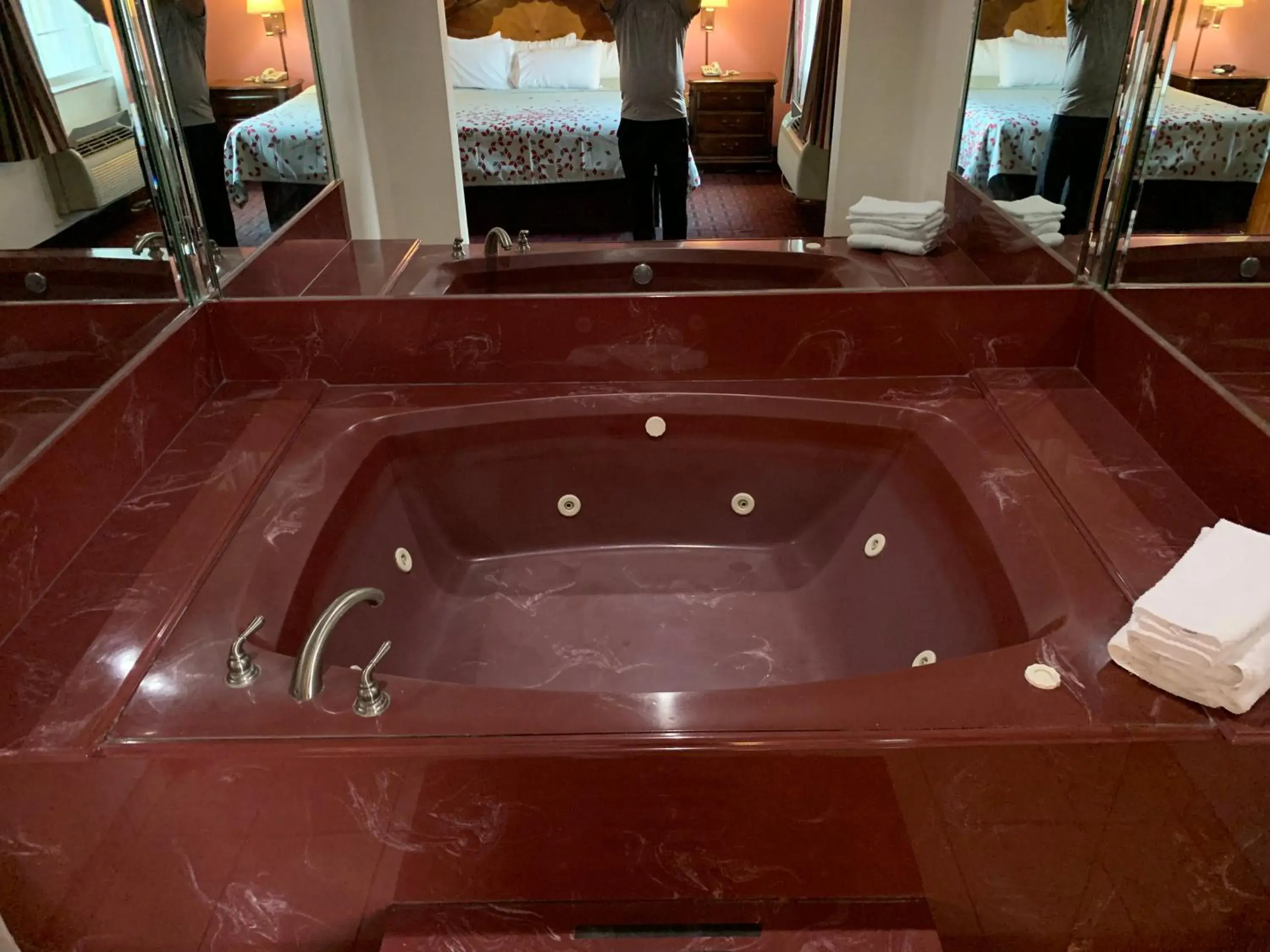 Deluxe King Suite - Non-Smoking in Crystal Suites Deluxe King Suite - Non-Smoking in Crystal Suites