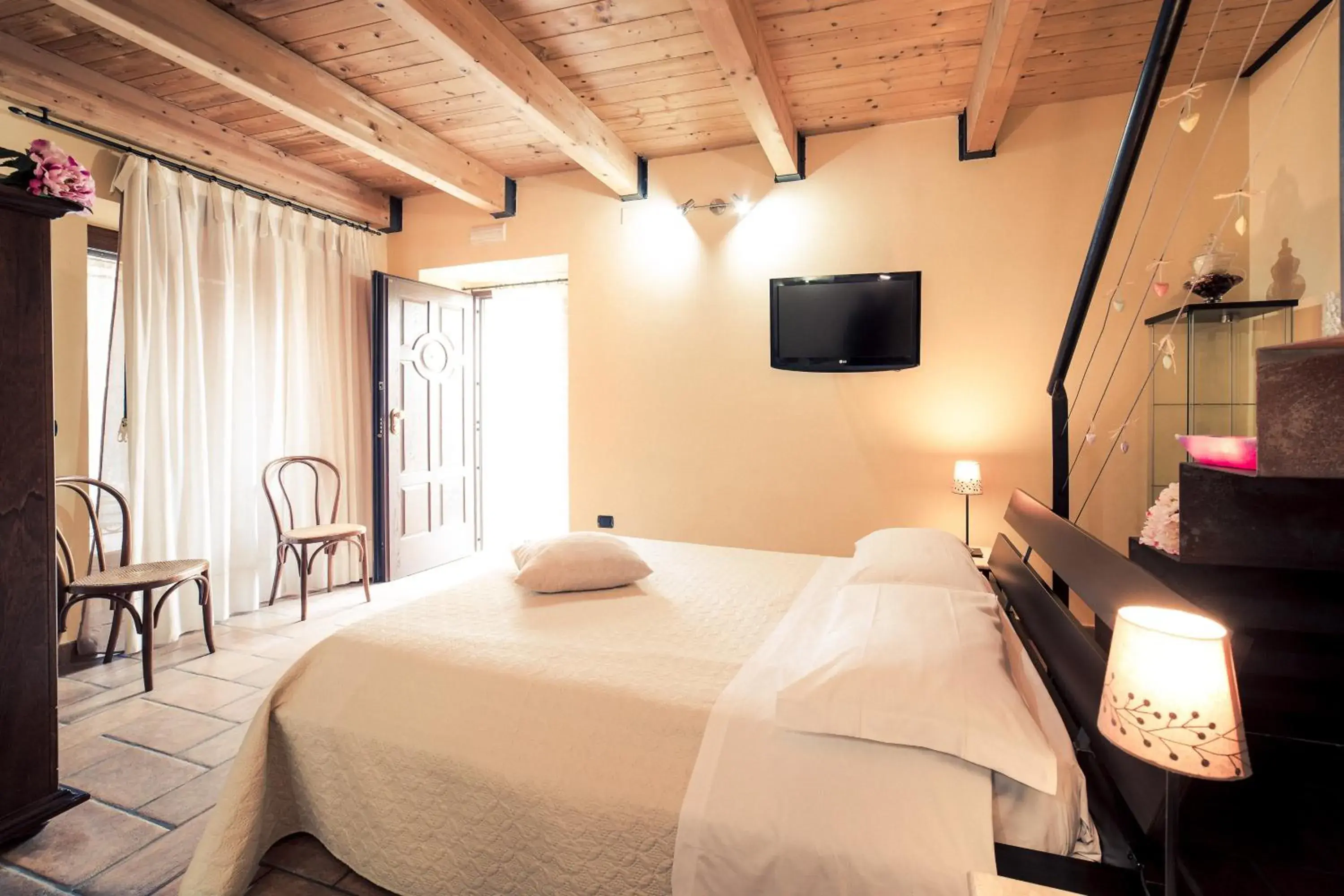 Comfort Triple Room with Shower in B&B La Casa Di Plinio Comfort Triple Room with Shower in B&B La Casa Di Plinio