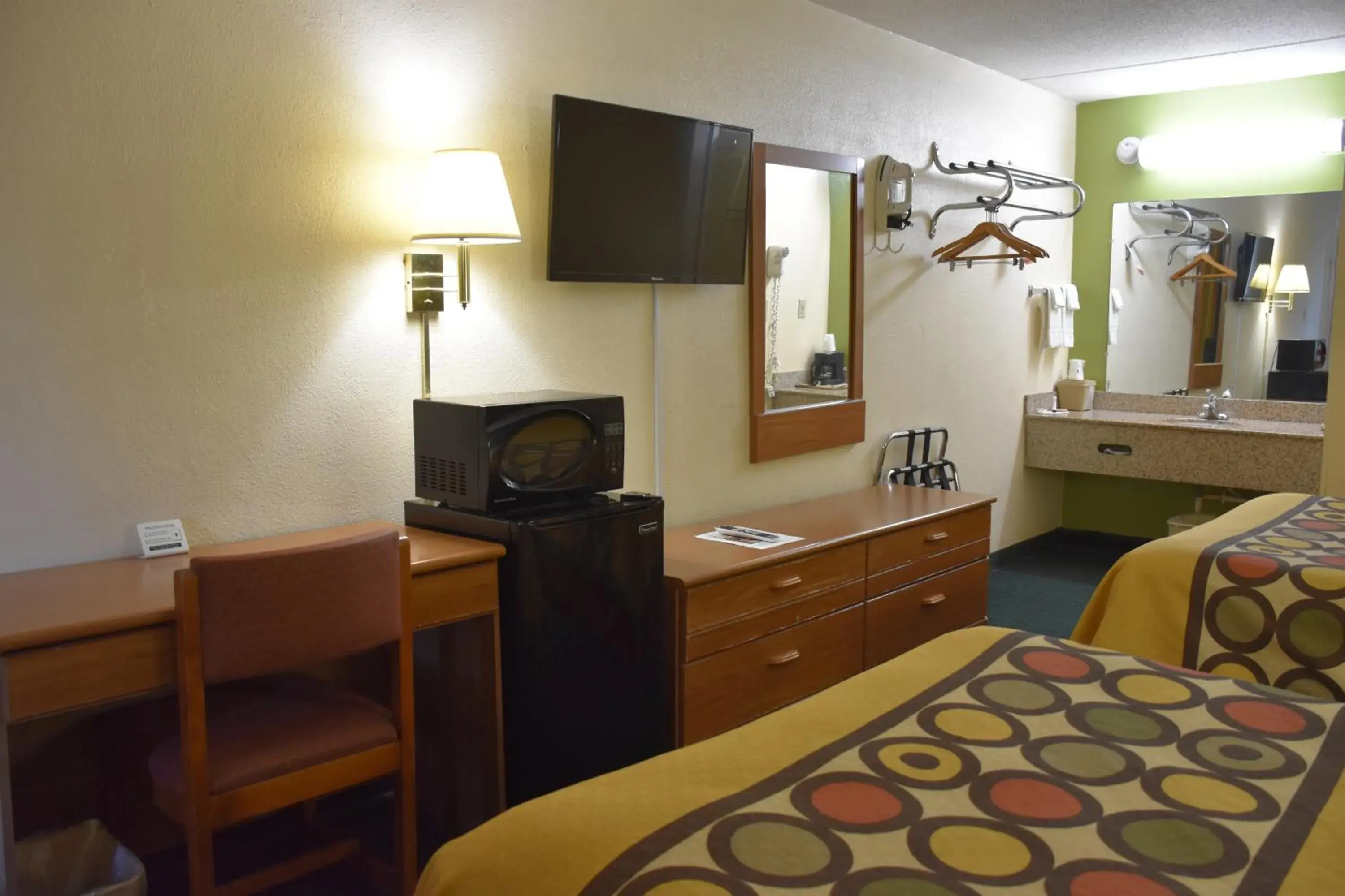 Double Room with Two Double Beds - Non-Smoking in Super 8 by Wyndham Tifton Double Room with Two Double Beds - Non-Smoking in Super 8 by Wyndham Tifton