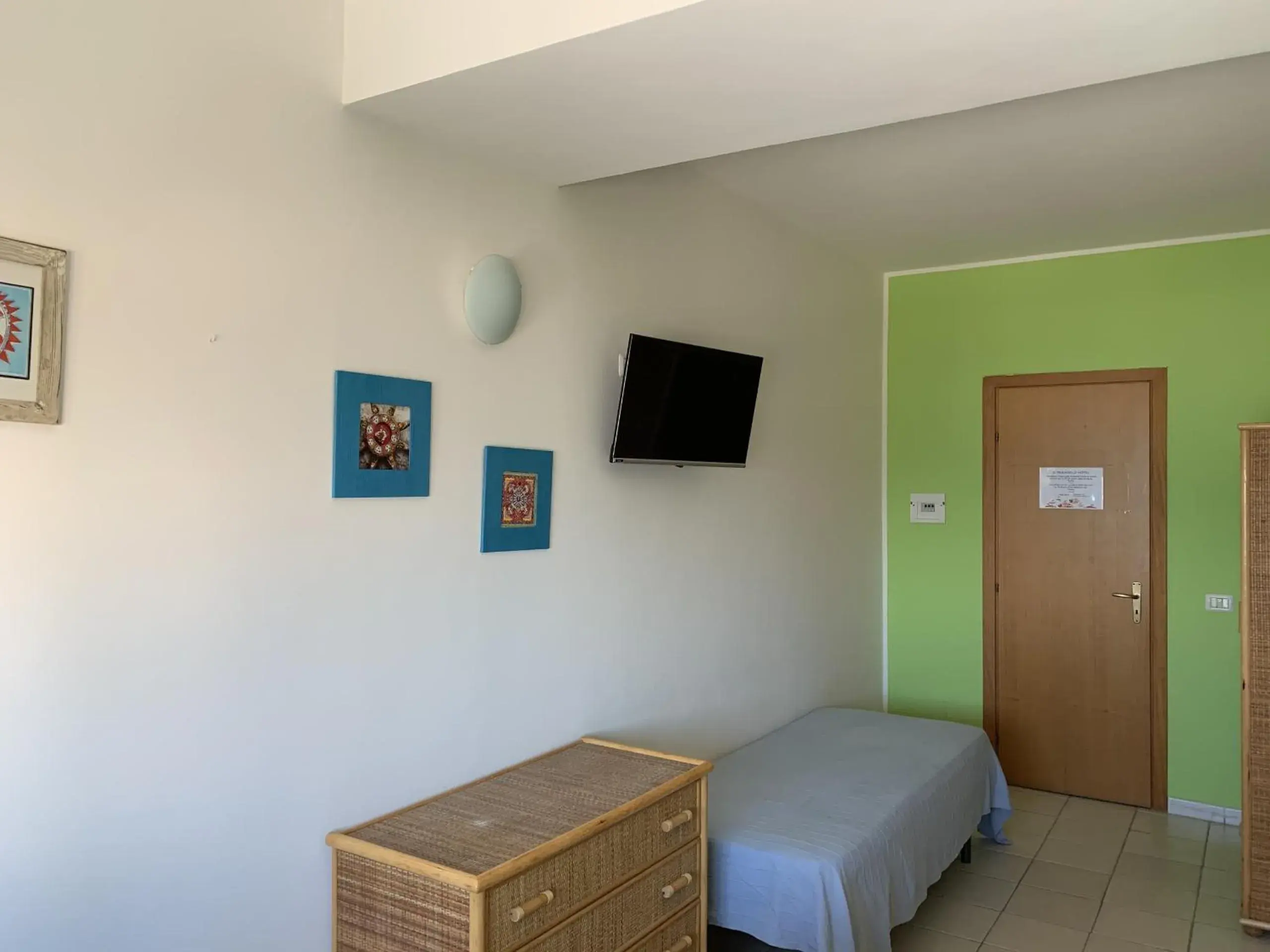 Superior Triple Room with Sea View in Hotel Il Triangolo Superior Triple Room with Sea View in Hotel Il Triangolo