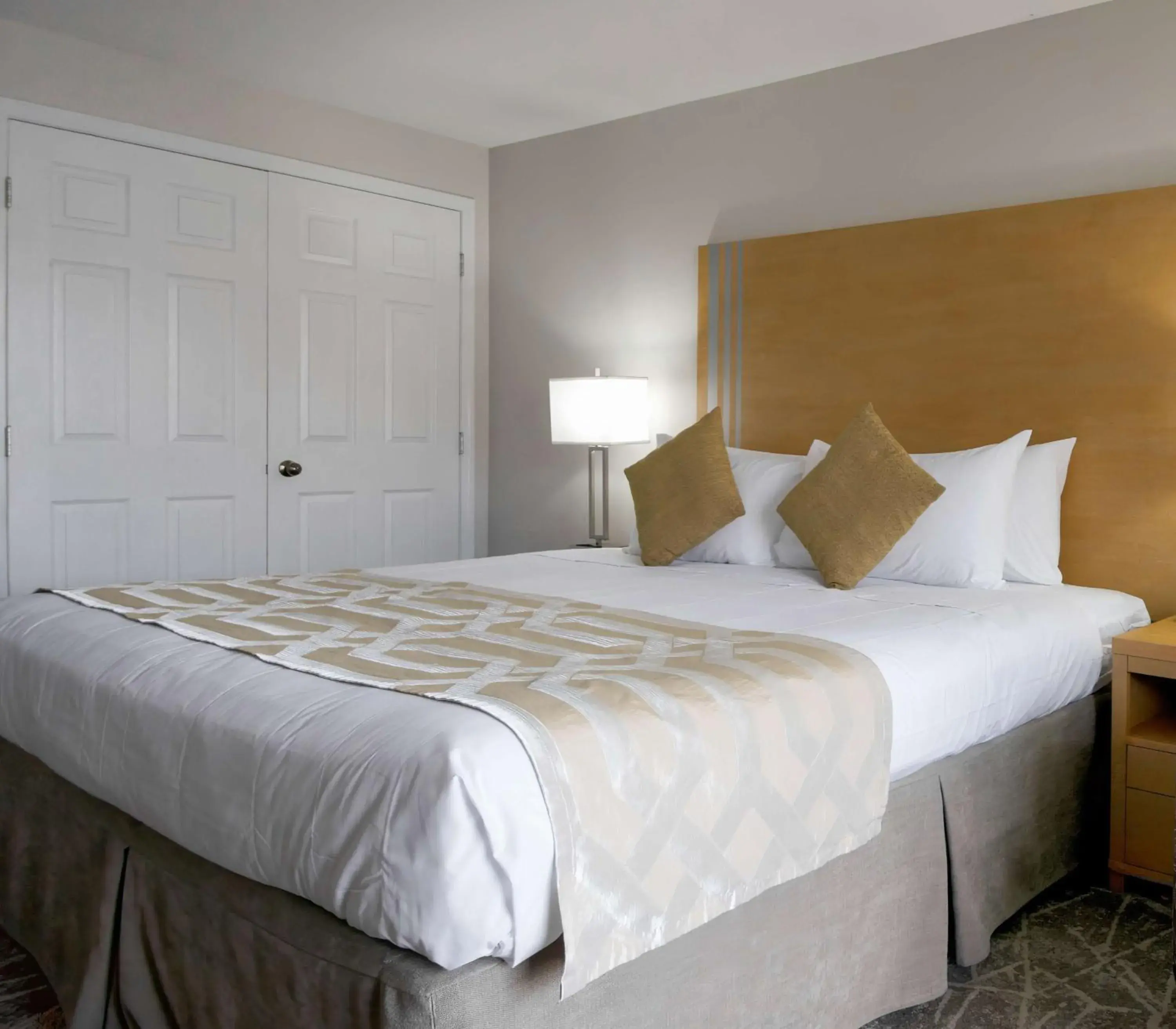 Coast Queen in Coast Osoyoos Beach Hotel Coast Queen in Coast Osoyoos Beach Hotel