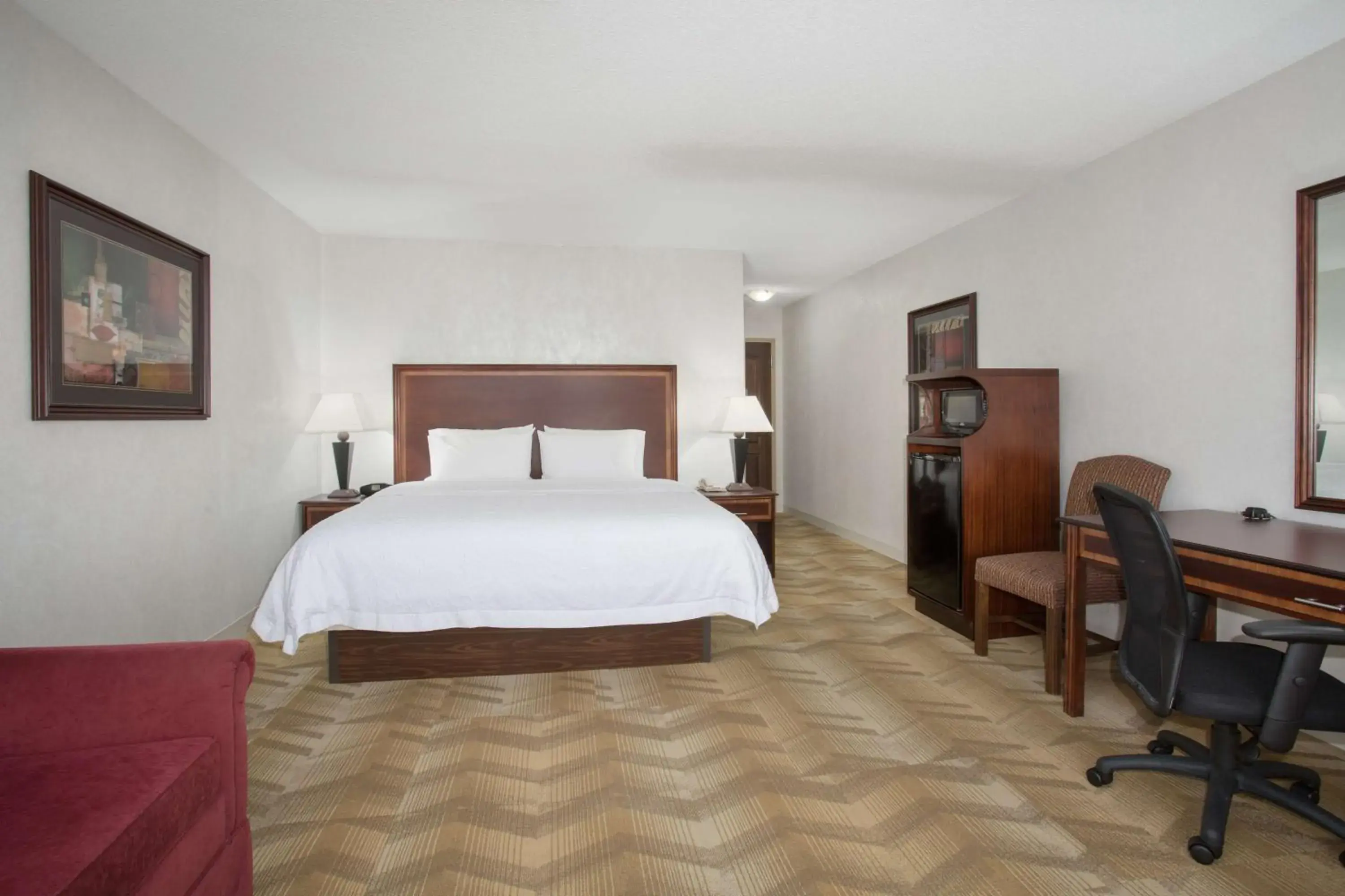 King Room with Sofa Bed and Study - Non-Smoking in Hampton Inn Siloam Springs King Room with Sofa Bed and Study - Non-Smoking in Hampton Inn Siloam Springs