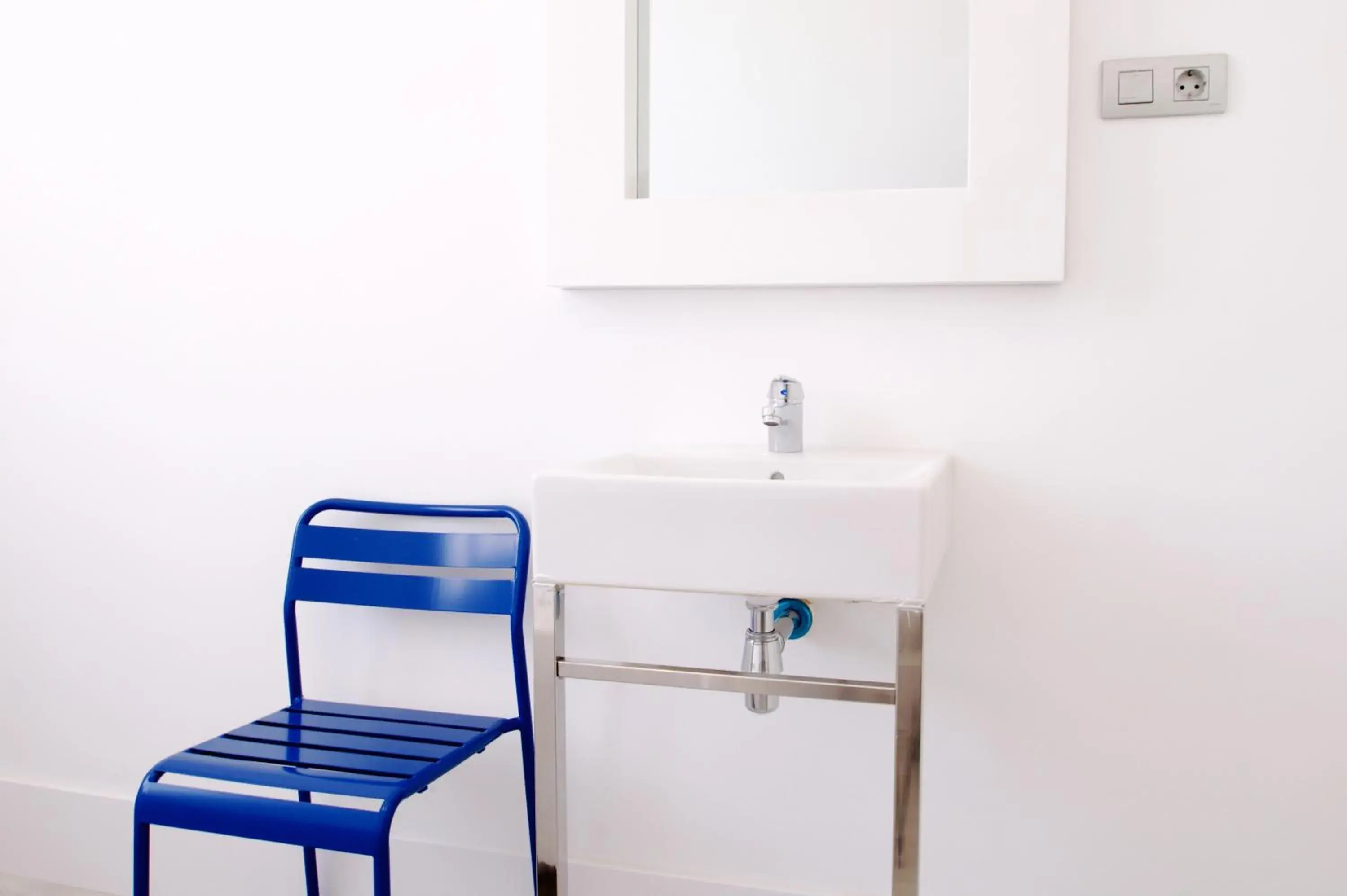 Double Room with Shared Bathroom in Express by gaiarooms Double Room with Shared Bathroom in Express by gaiarooms