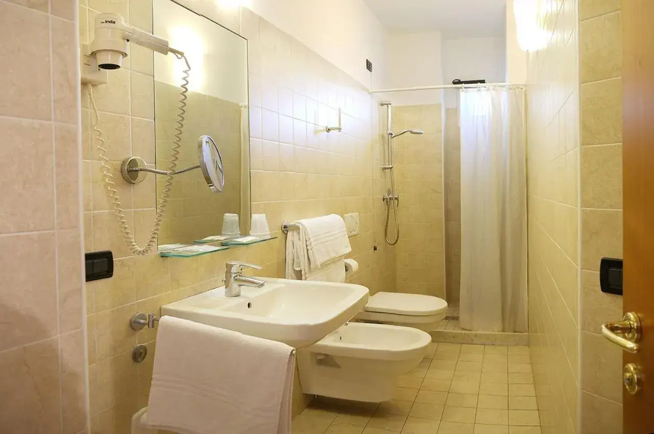 Quadruple Room in Hotel Alla Rotonda Quadruple Room in Hotel Alla Rotonda