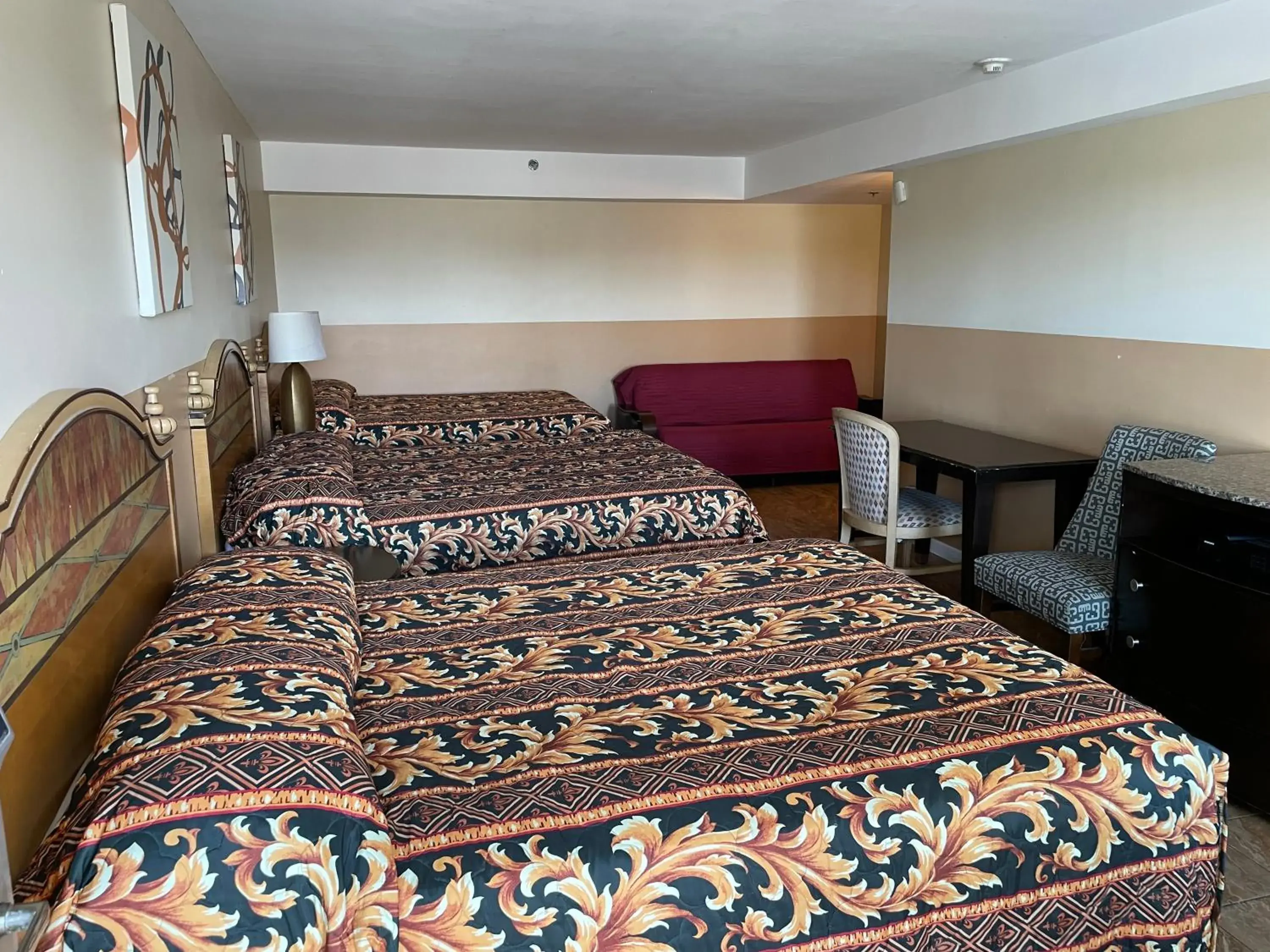 Queen Room with Three Queen Beds in Sea Palace Inn Queen Room with Three Queen Beds in Sea Palace Inn