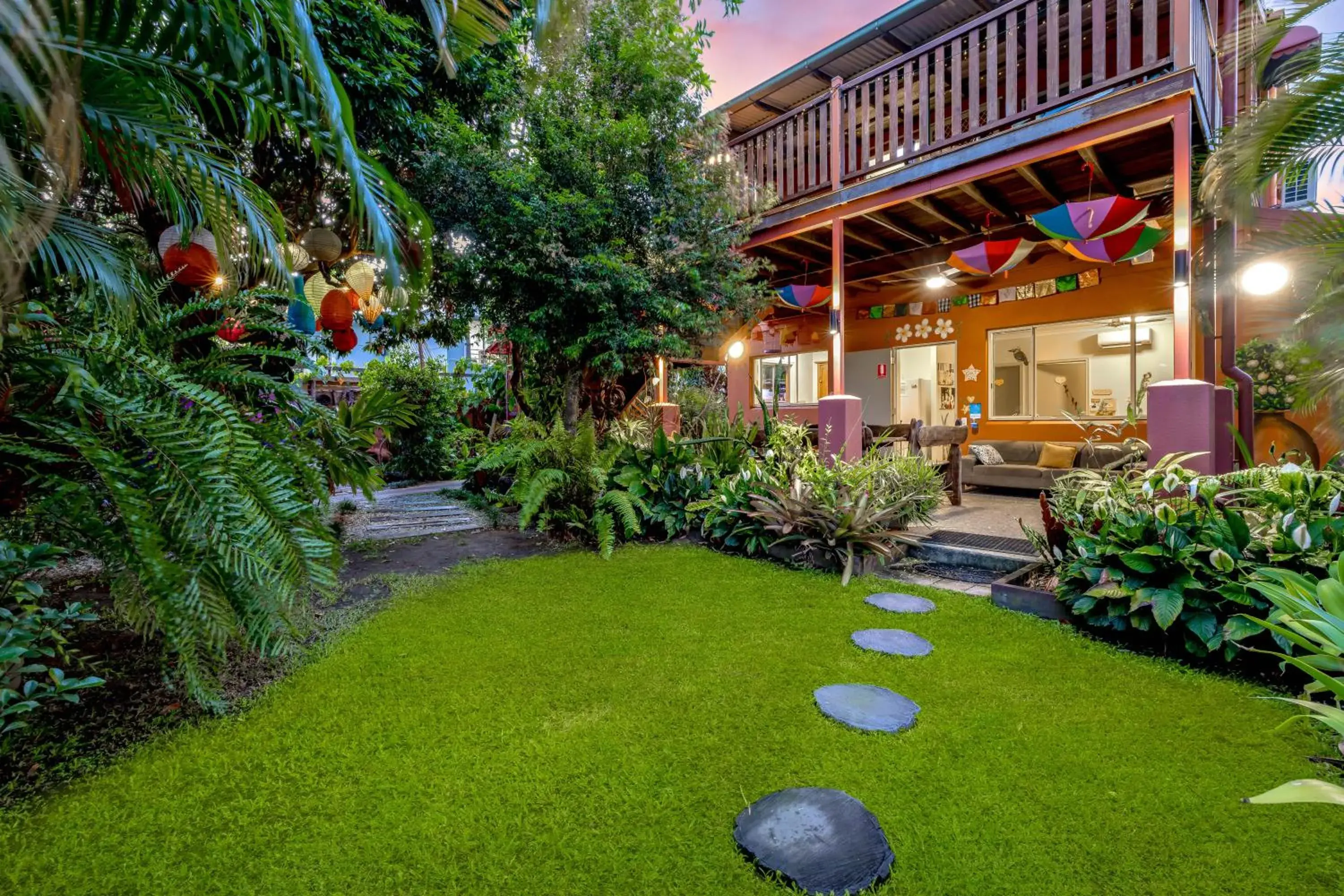 Standard Twin Room with Shared Bathroom in Travellers Oasis Standard Twin Room with Shared Bathroom in Travellers Oasis