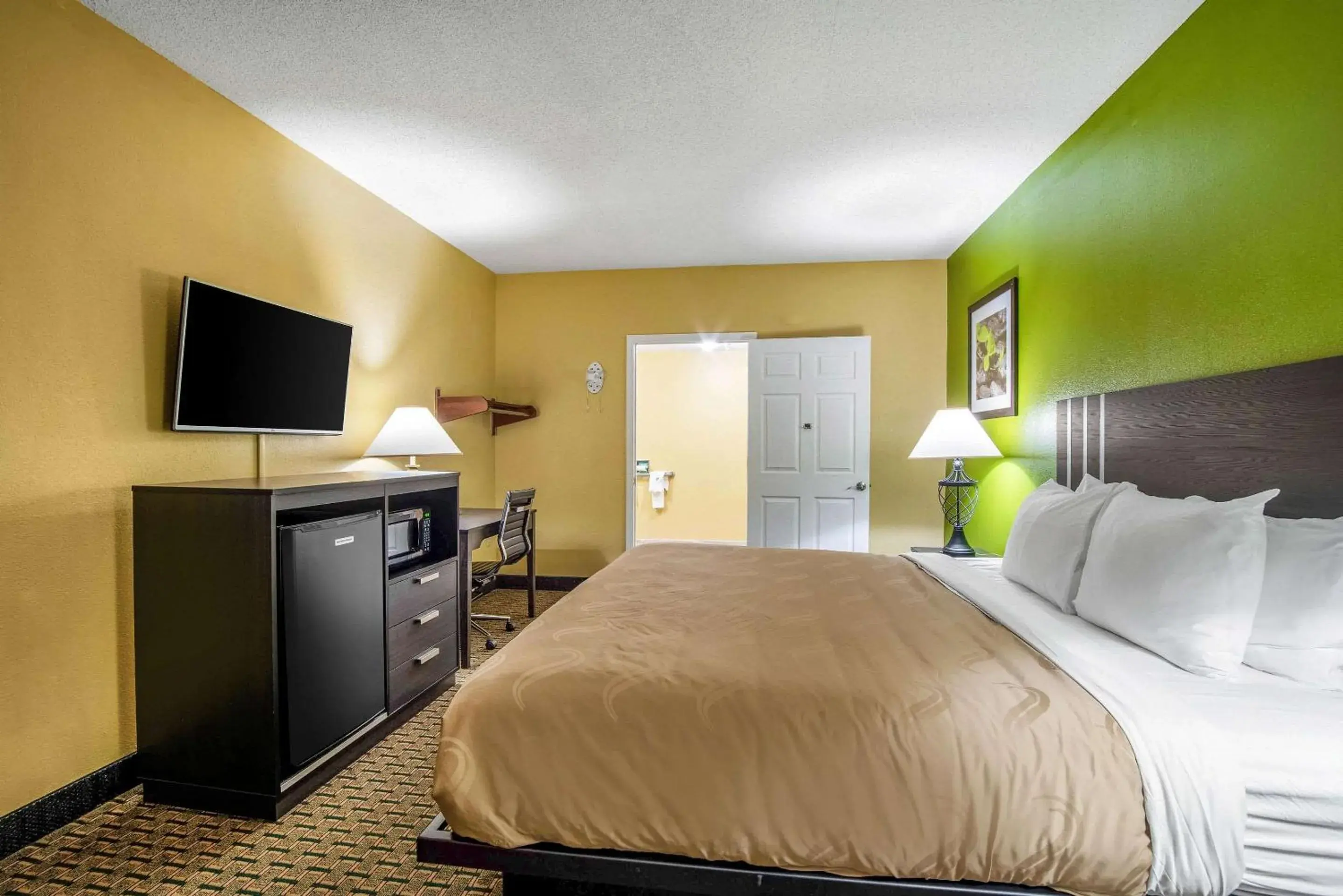 King Room - Accessible/Smoking in Quality Inn West Columbia - Cayce King Room - Accessible/Smoking in Quality Inn West Columbia - Cayce