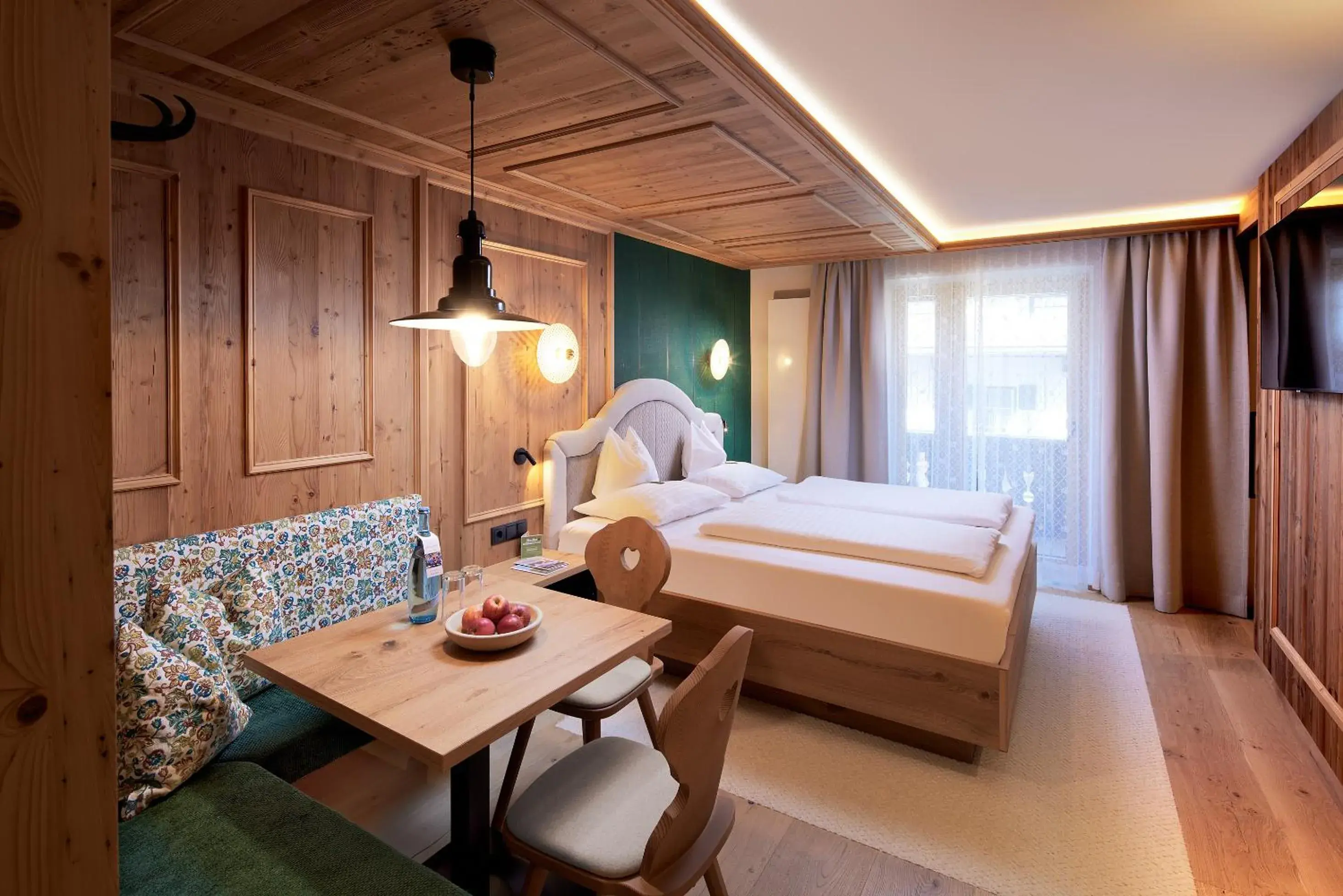 Two-Bedroom Suite in Hotel Neue Post Two-Bedroom Suite in Hotel Neue Post