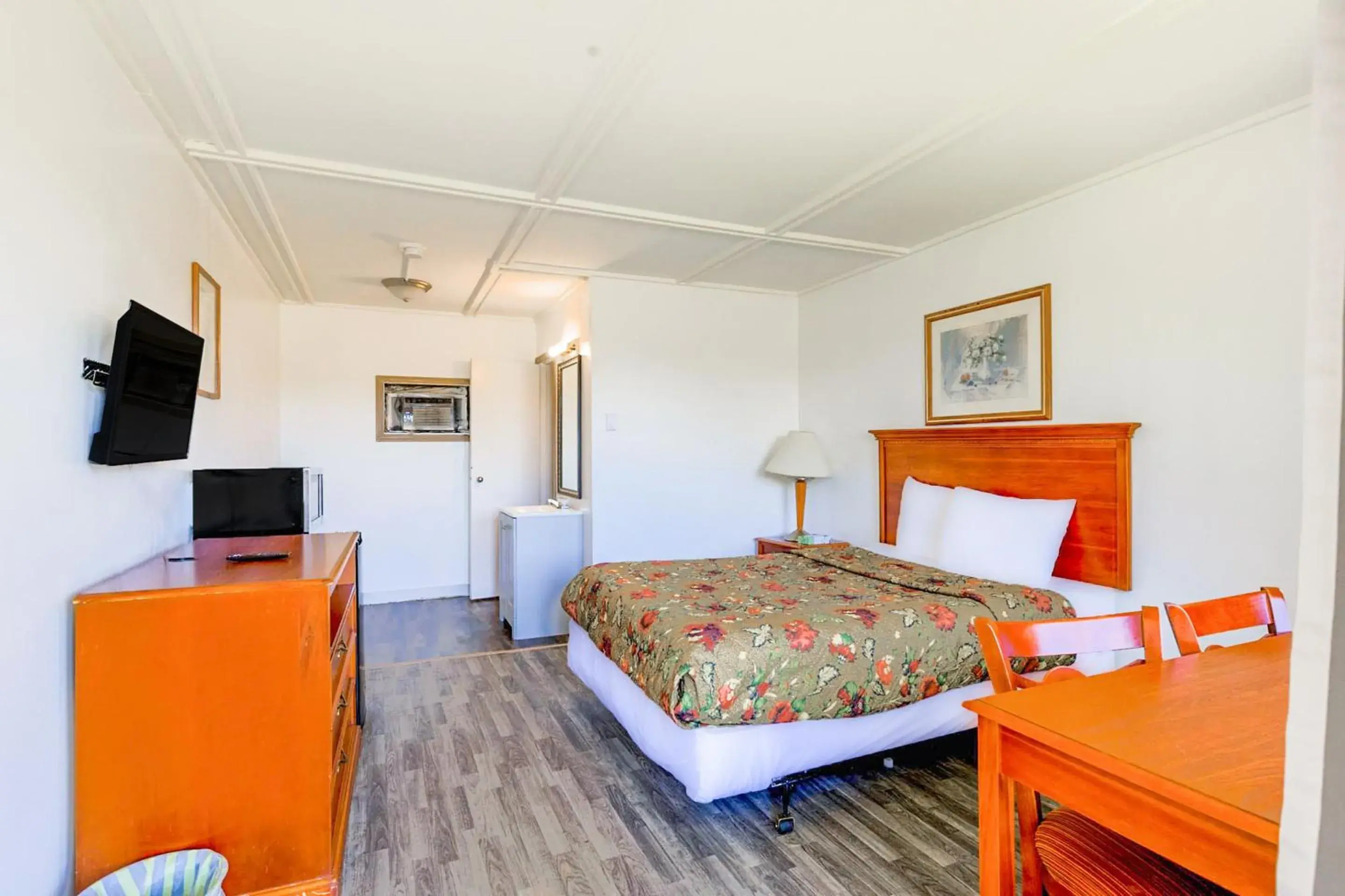 Suite - King Bed in Country Hearth Inn & Suites By OYO Sturgis Suite - King Bed in Country Hearth Inn & Suites By OYO Sturgis