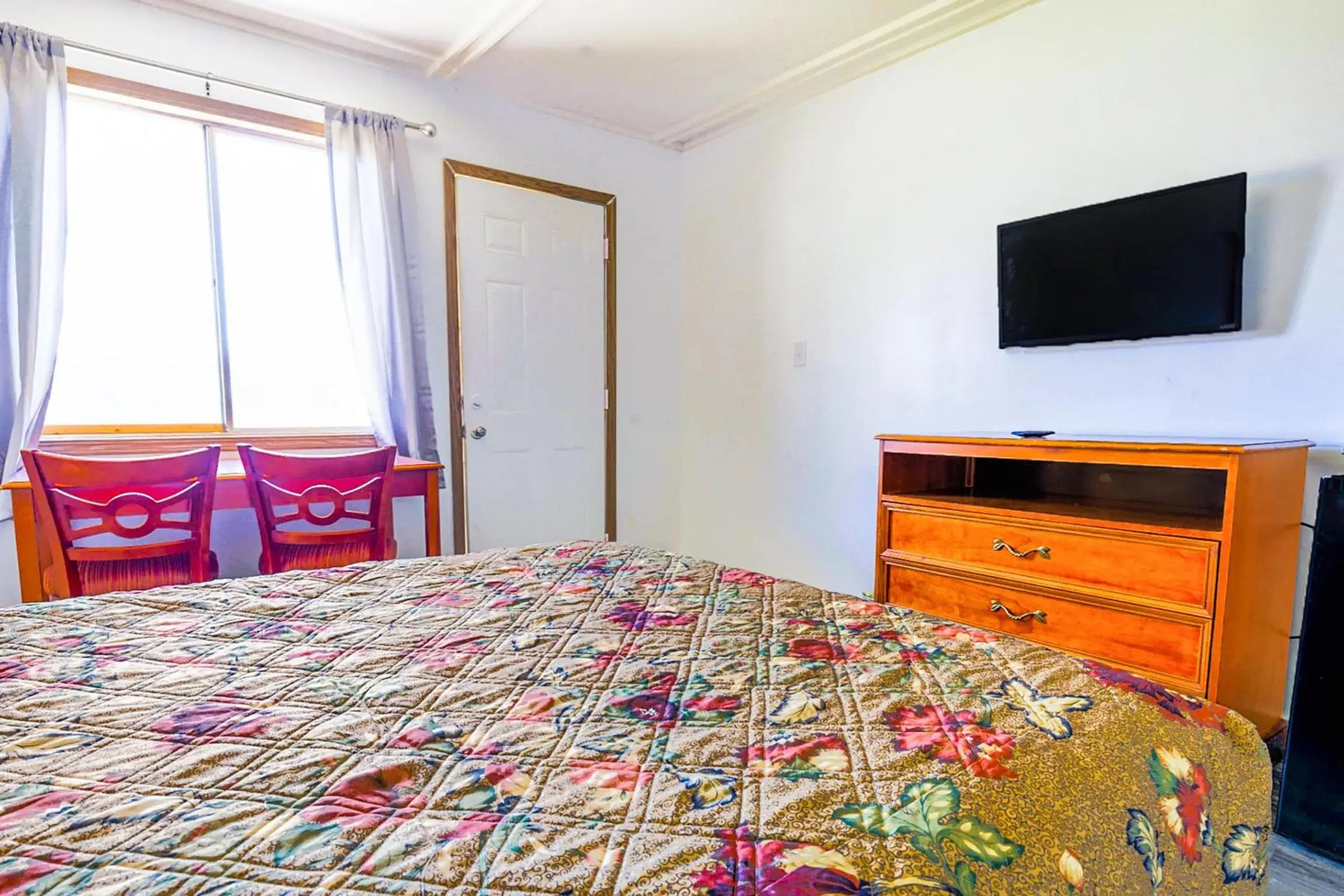 Full Bed Non-Smoking in Country Hearth Inn & Suites By OYO Sturgis Full Bed Non-Smoking in Country Hearth Inn & Suites By OYO Sturgis