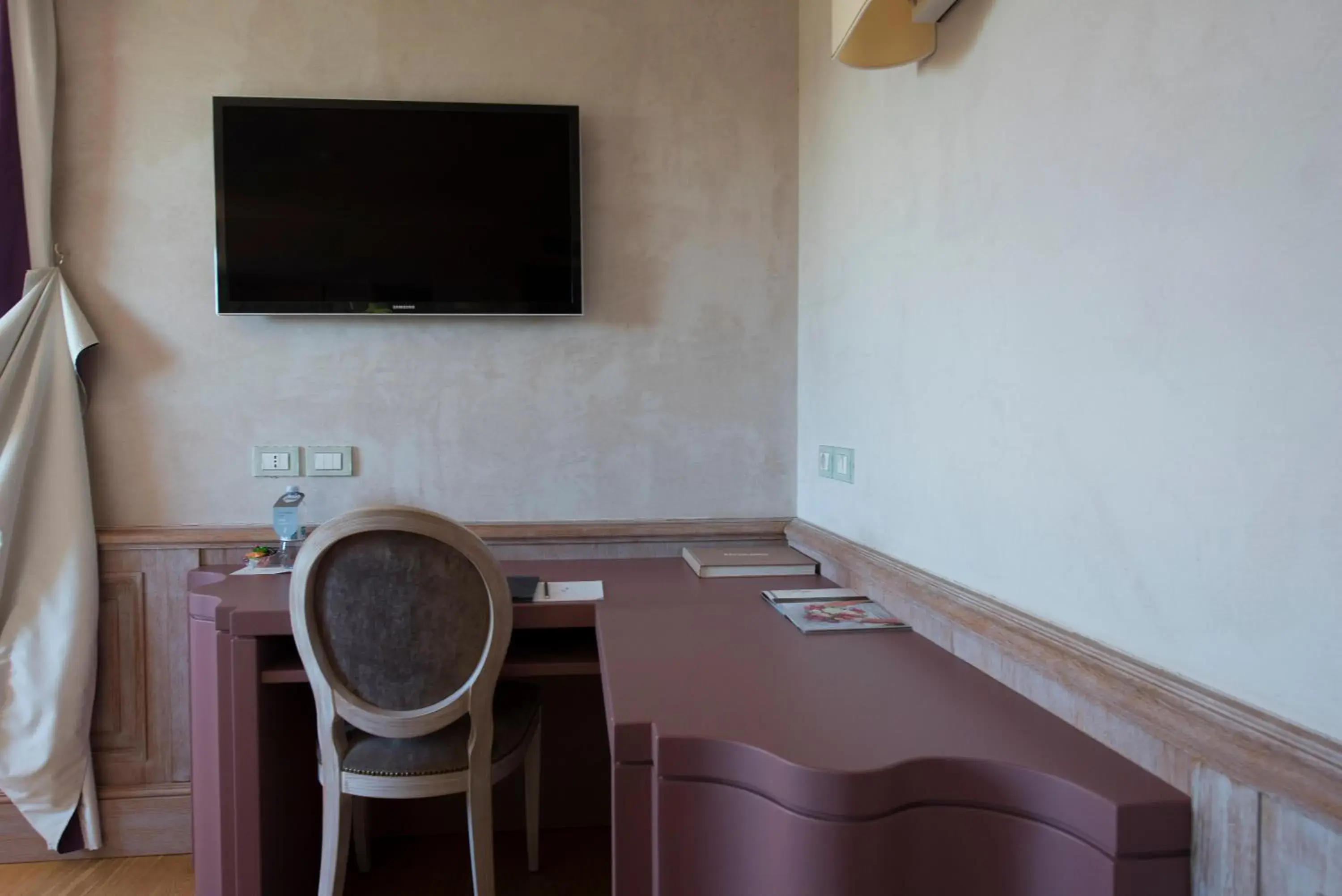 Prestige Double Room with Garden View in Villa Lattanzi Prestige Double Room with Garden View in Villa Lattanzi