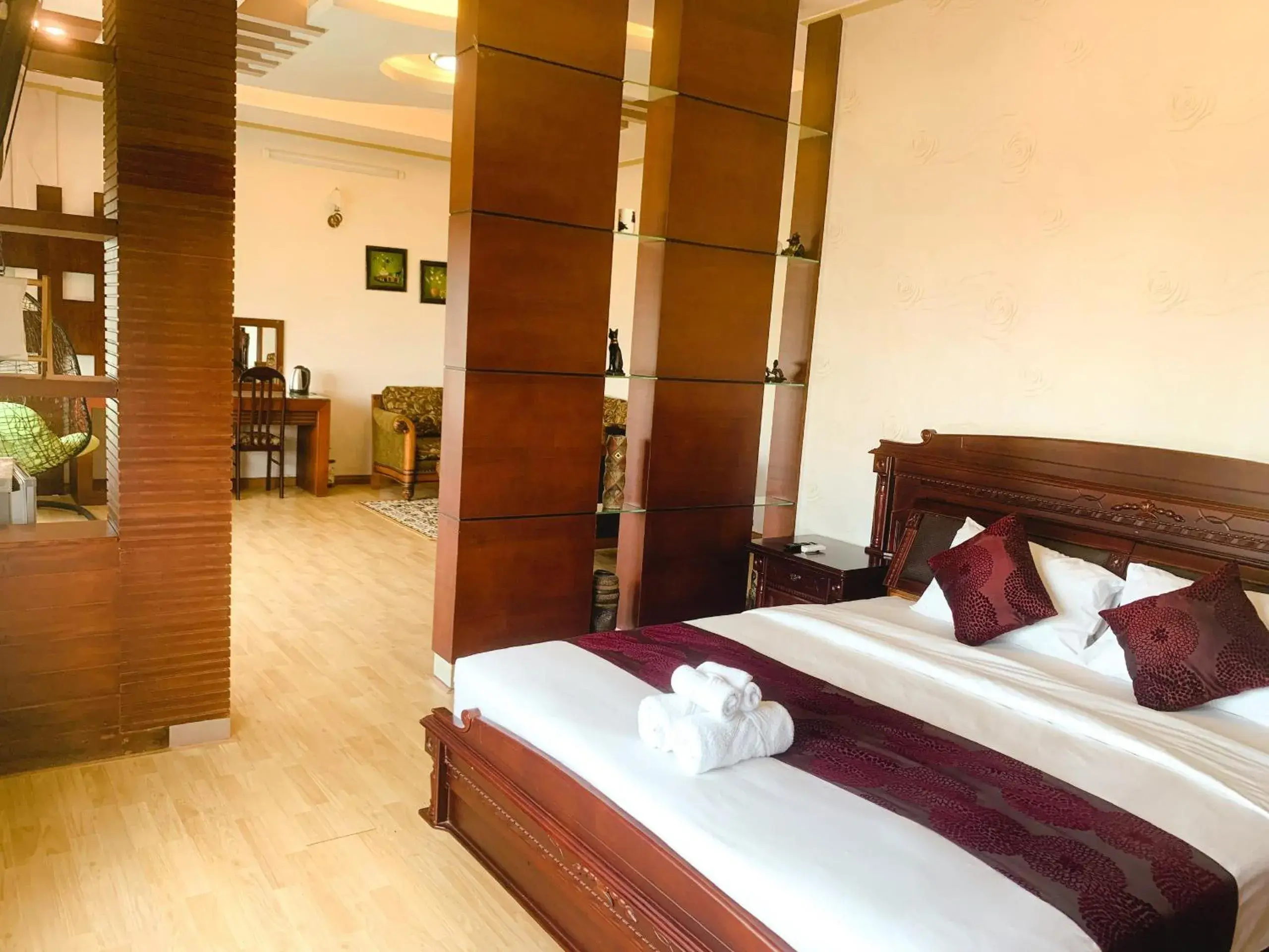 Deluxe Double Room with Bath in Thanh Dat Resort Deluxe Double Room with Bath in Thanh Dat Resort