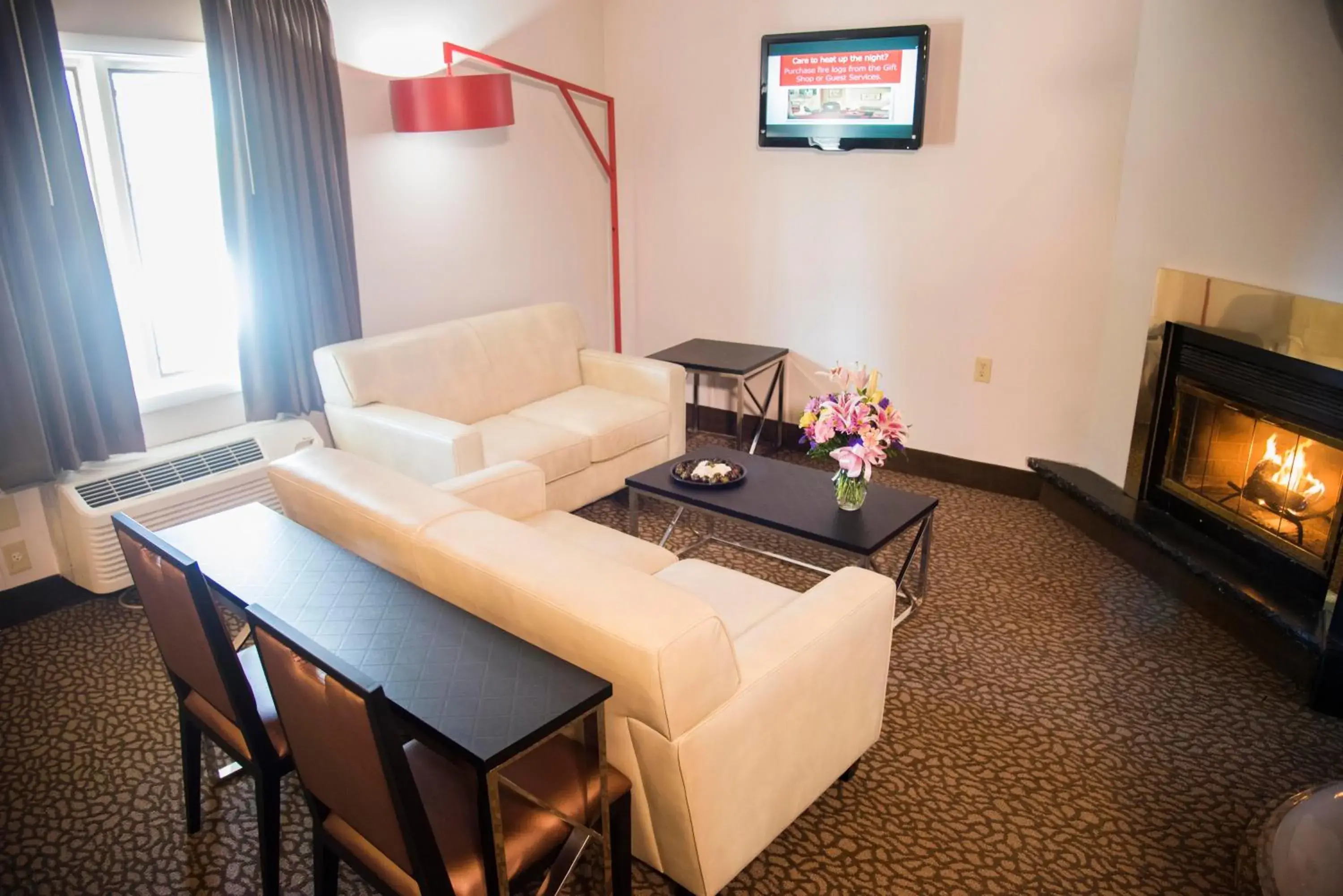 Champagne Tower Suite in Cove Haven Resort Champagne Tower Suite in Cove Haven Resort