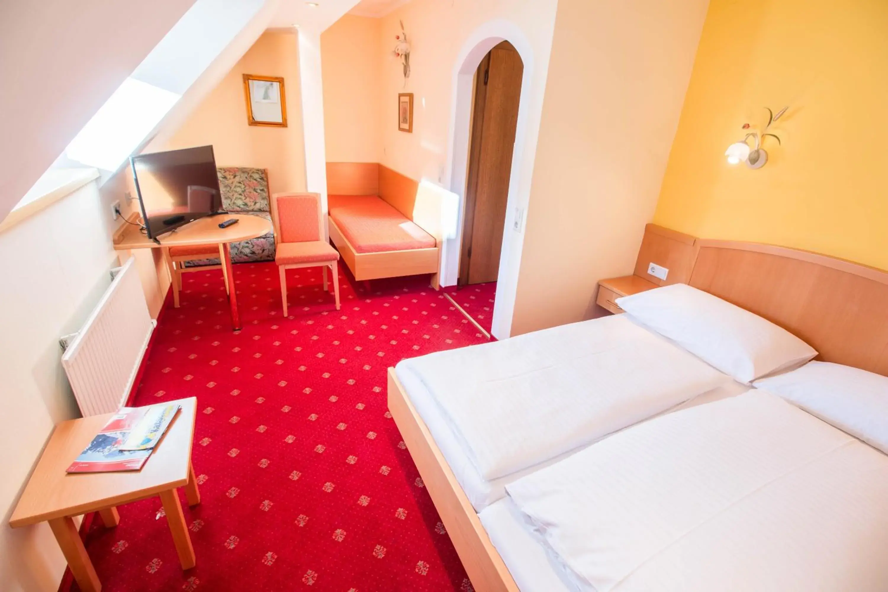 Double Room in Hotel Weissenstein Double Room in Hotel Weissenstein