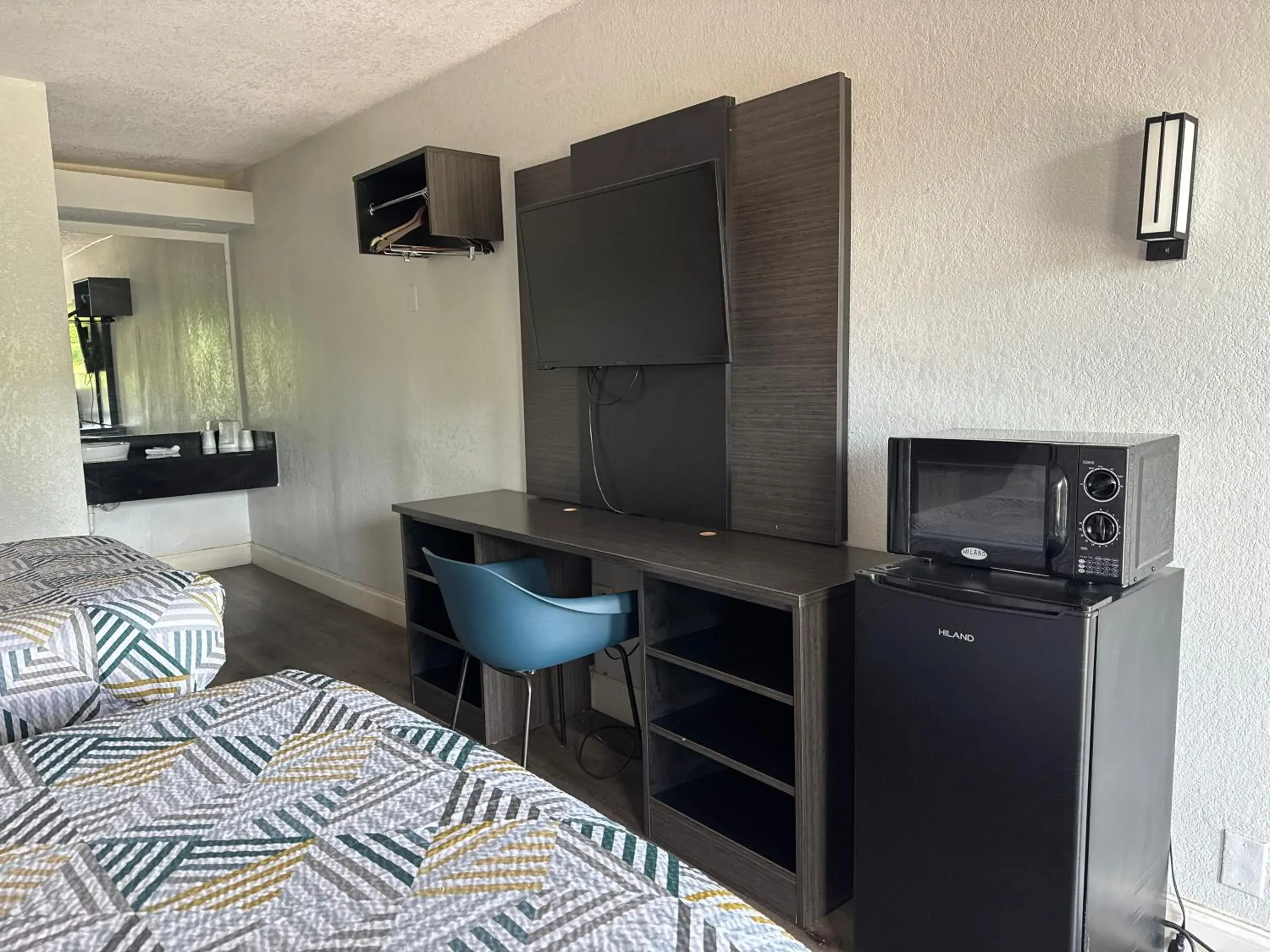 Quadruple Room - single occupancy - Non-Smoking in Motel 6-Memphis, TN - East Quadruple Room - single occupancy - Non-Smoking in Motel 6-Memphis, TN - East