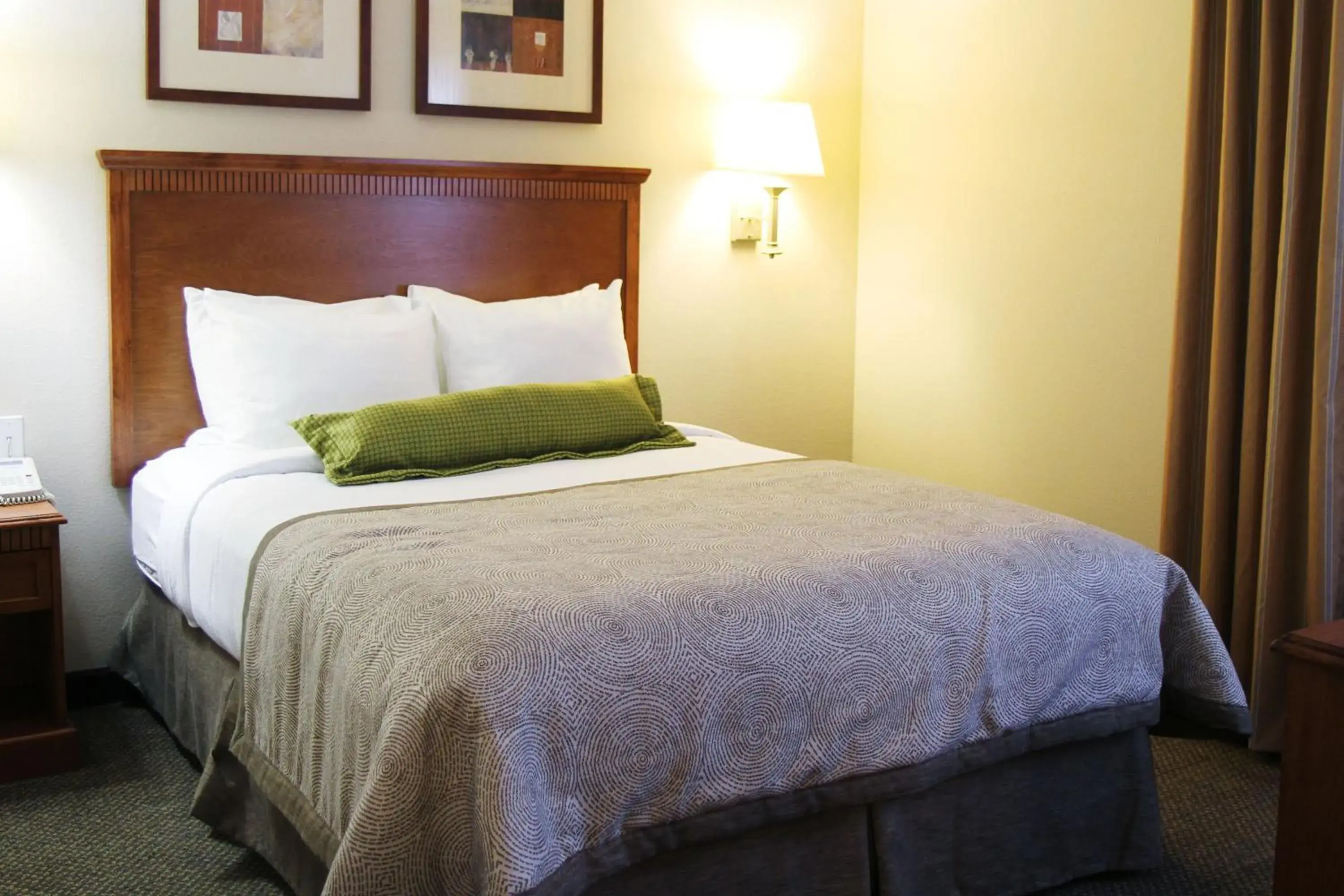 One-Bedroom Queen Room with Mobility Accessible Tub - Non-Smoking in Candlewood Suites Lake Charles-Sulphur by IHG One-Bedroom Queen Room with Mobility Accessible Tub - Non-Smoking in Candlewood Suites Lake Charles-Sulphur by IHG